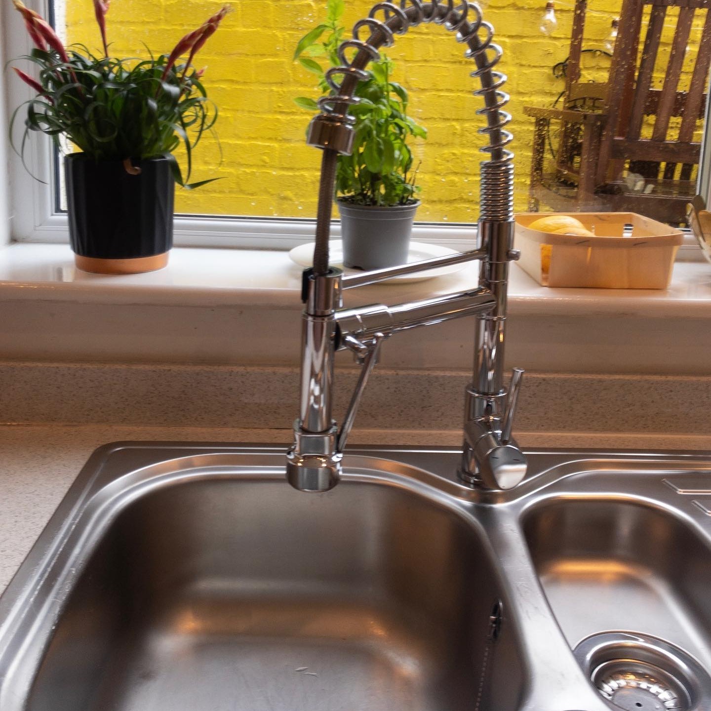 The shiniest sink in all the land. This was a moving out clean and I'm going to miss this house, but I can't wait to see the next one! If the people who you've bought your home off are as lovely as the owners of this one, you won't need me to clean your home before you move in. But if they're not and it needs some TLC before you make it a home, drop me a message! I'd love to help 🧽✨