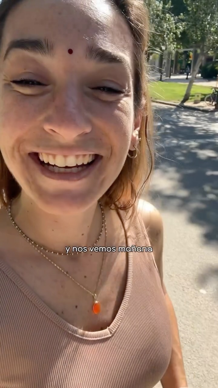 Amores 💛 dejad vuestras preguntas por aquí 👇 y si necesitáis el link de inscripción para el Curso de Péndulo, dejadme un comentario y os lo envío ⬇️
Con amor Naïr 🤍