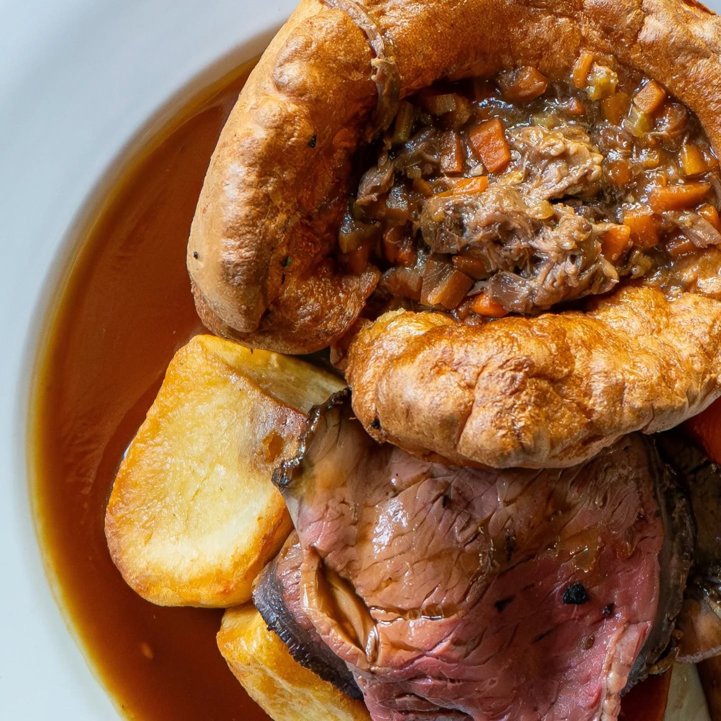 Summer is here (finally!) A few changes to this week's Sunday menu to match the sunny weather 🌞 #lovesavesthesundayroast #bristolsummer