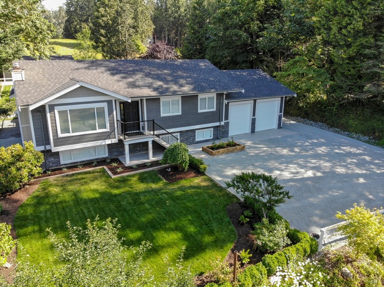 A full exterior transformation on this renovation. Updated finishes and a completely refreshed first impression. #ironrosehomes #beforeandafter