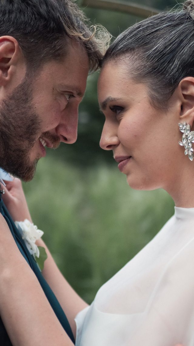 Fotografare persone nel picco massimo della felicità mi rende felice.
Soprattutto se sono persone che conosco da tanti anni e a cui sono in qualche modo affezionato.
È un momento fondamentale nella vita di una persona e sono sempre onorato di essere lì a raccontarla.
Grazie a @berzissima e @andyago23 per esservi affidati a me e al mio team.
Location @castello.di.clanezzo
Fotografia e Video @nickgritti_wedding
Intrattenimento @andrea__vivona
Flower design @_redifiori_
Makeup @debora_makeup_artist
Hairstylist @stefaniadarrigo
Abito @atelieremebergamo
#destinationweddingitaly #destinationweddingphotographers #fotografomatrimonio #weddingphotographersociety
