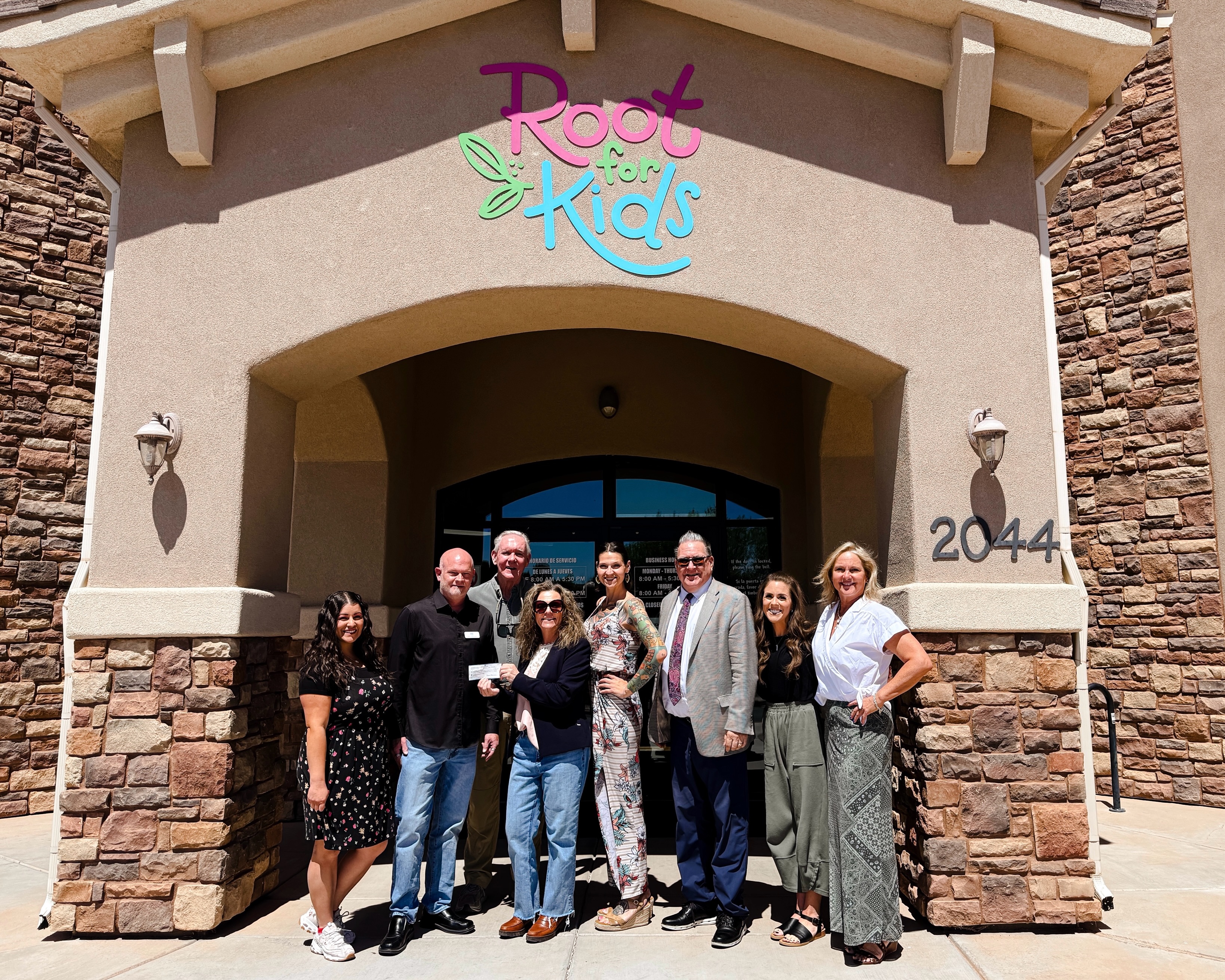 We’ve felt SO much love from our community this week! 🩷💚🩵
A heartfelt thank you to the @washingtonutchamber for their generous donation towards our gala, the @suls_charity for presenting us with proceeds from the beautiful gala they hosted benefiting Root for Kids, and to @axiomchiropractic for organizing a diaper drive and showing up with an incredible donation for our families!
We are beyond grateful for community partners who continue to show up, give back, and believe in the work we do.
Thank YOU for making a difference! 🌱