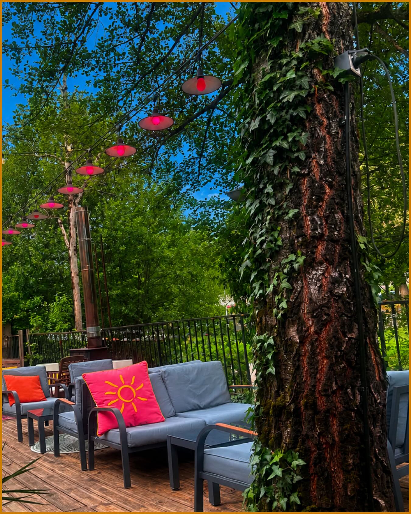 Prendre le temps, tout simplement. ☀️
Notre salon de jardin vous attend pour vos après-midis et débuts de soirées au vert, déconnectés de l’agitation d’Aurillac.
📅 Réouverture officielle ce jeudi 21 mai dès 18h30 !
🔗 Infos et réservations sur notre post principal ou via le lien en bio.