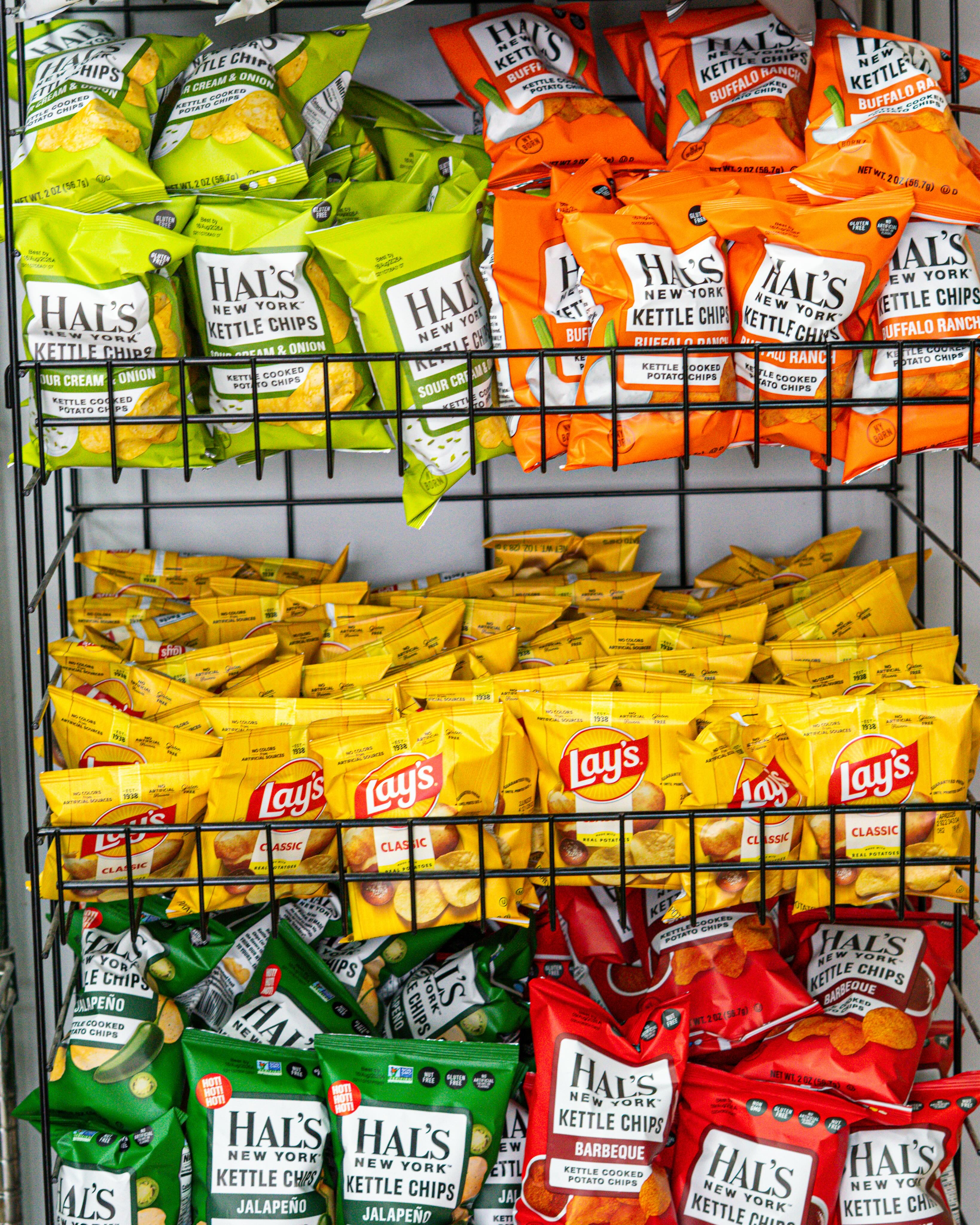 A loaded sandwich and a bag of chips is just a combo that hits every time. 🥪🔥Come grab your favorites at #CinosHotBagels 👏
#sandwich #deli #longisland #oceansideny