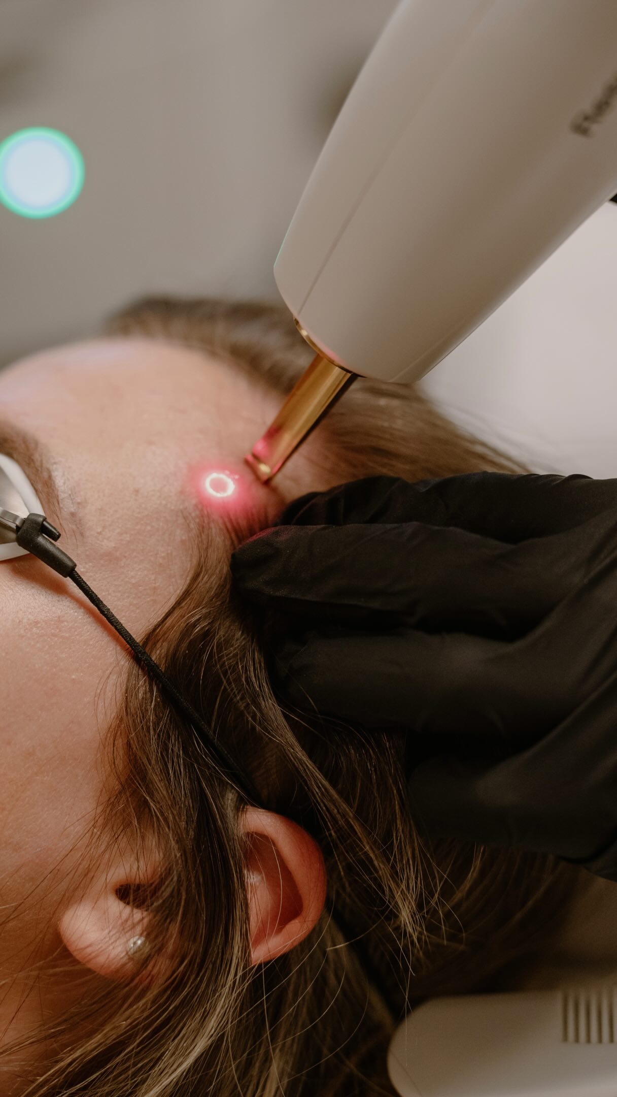 Losing your hair can feel like you’re losing part of yourself, but over 50% of the population is impacted.
The good news is that there’s a solution to help you.
Our practice now offers ResurFX - a non-invasive, natural, simple and effective solution.
ResurFX utilizes unique hair stimulation laser technology to harness the bodys natural processes to stimulate your hair follicles.
-
Haarausfall kann sich anfühlen, als würde man einen Teil von sich selbst verlieren, doch über 50 % der Bevölkerung sind davon betroffen.
Die gute Nachricht ist, dass es eine Lösung gibt, die Ihnen helfen kann.
Unsere Praxis bietet nun ResurFX an – eine nicht-invasive, natürliche, einfache und wirksame Lösung.
ResurFX nutzt eine einzigartige Laser-Technologie zur Haarstimulation, um die natürlichen Prozesse des Körpers zu nutzen und Ihre Haarfollikel zu stimulieren.
#hairloss #resurfx