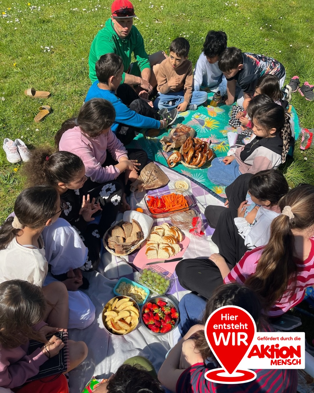 #HierEntstehtWIR #AktionMenschGefördert
Am 23. Mai feiern auch wir Engagement für mehr Miteinander 💚
Mit unserem Projekt „Den Helden auf der Spur!“ schaffen wir in Freiburg Räume für Begegnung, Austausch und Teilhabe. Gemeinsam mit vielen engagierten Menschen zeigen wir, was möglich wird, wenn Förderung, Zusammenhalt und gute Zusammenarbeit aufeinandertreffen.
Unser Projekt wird unter anderem von @aktion_mensch gefördert 🙌