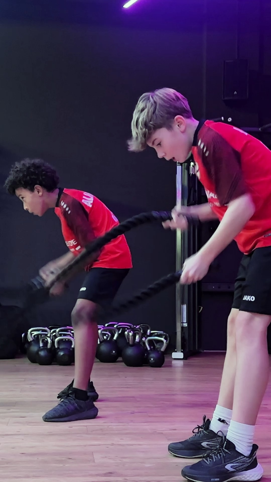 Rennen, lachen, doorzetten en vooral héél veel energie! 🔥
Onze HYROX Heroes gaan elke donderdag weer vol gas.
Samen sterker worden, grenzen verleggen en plezier maken: dát is waar het om draait!
📅 Donderdag
🕔 17:15 - 18:00
🧒 Van 10 t/m 15 jaar
#lifandkicking #lifandkickingcommunity #ijburg #hyroxamsterdam #hyroxkids #fitnessforkids