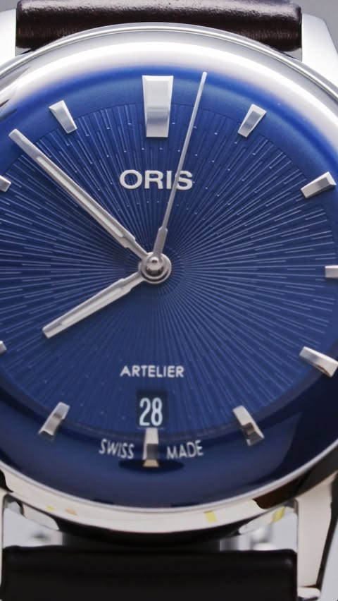 🔹 Offizieller Händler: Jenni Uhren AG
Besuche uns auf 👉 www.jenni-uhren.ch
Dark blue. A taut, modern case. A simple, uncluttered dial.
#Oris #ArtelierDate