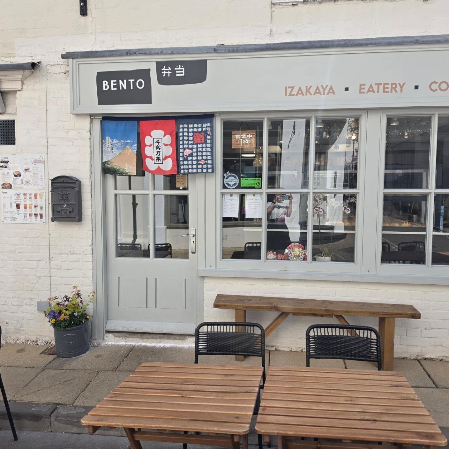 We are keeping our door closed because we finally have AIR CON!! Just in time for the heatwave š