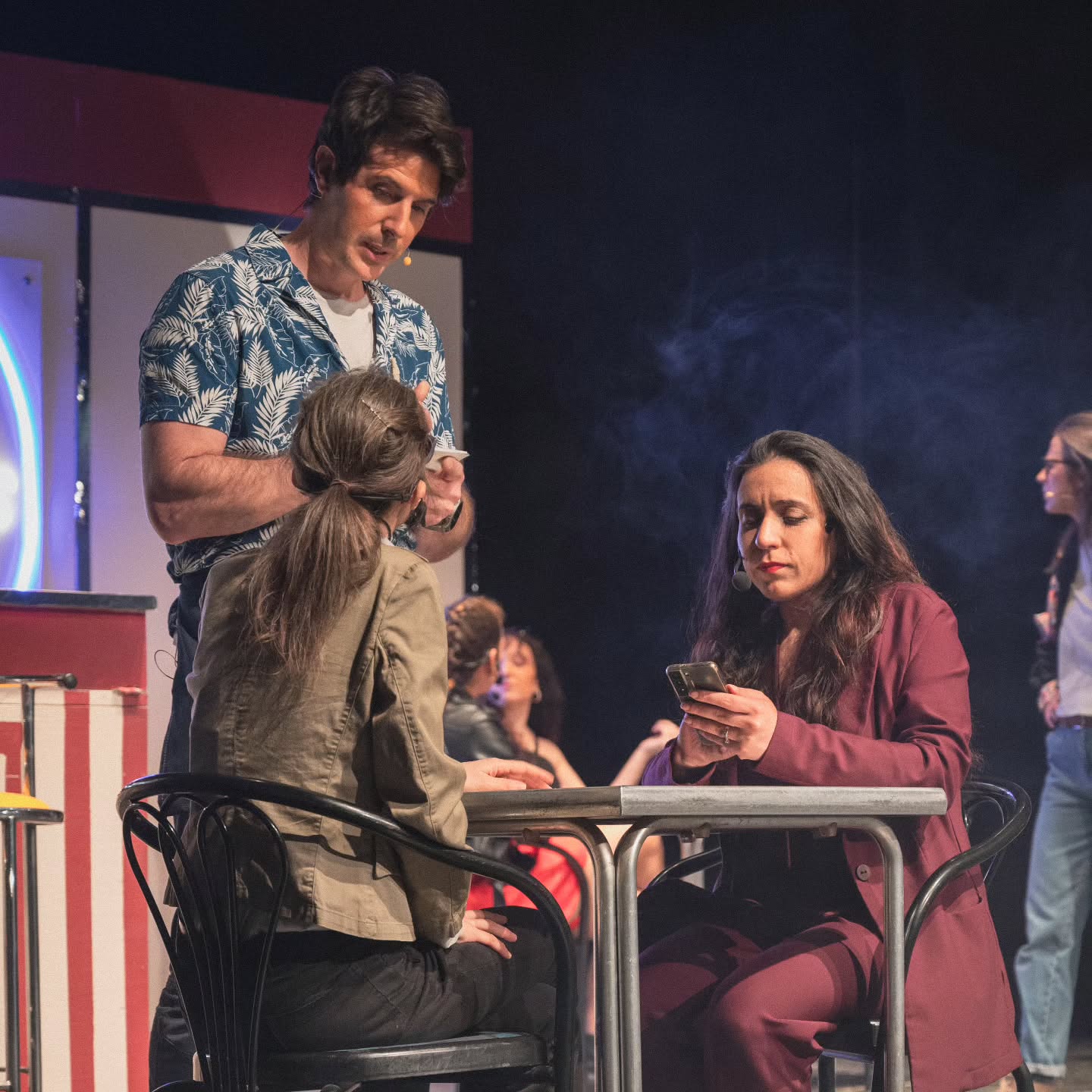 Noi stiamo prendendo le ordinazioni!
Dopo Milano e Lecco cosa ci sarà?
Volete portare Open Bar e La Mangrovia nel vostro teatro? Il nostro Giovanni è pronto a segnare tutto, voi scriveteci!
Nel frattempo abbiamo già qualche data da segnare in calendario.... mettetevi comodi, il bar è aperto!
#teatro #musical #lamangrovia #musicaltheatre #teatromusical
📸 @oettam.onnam