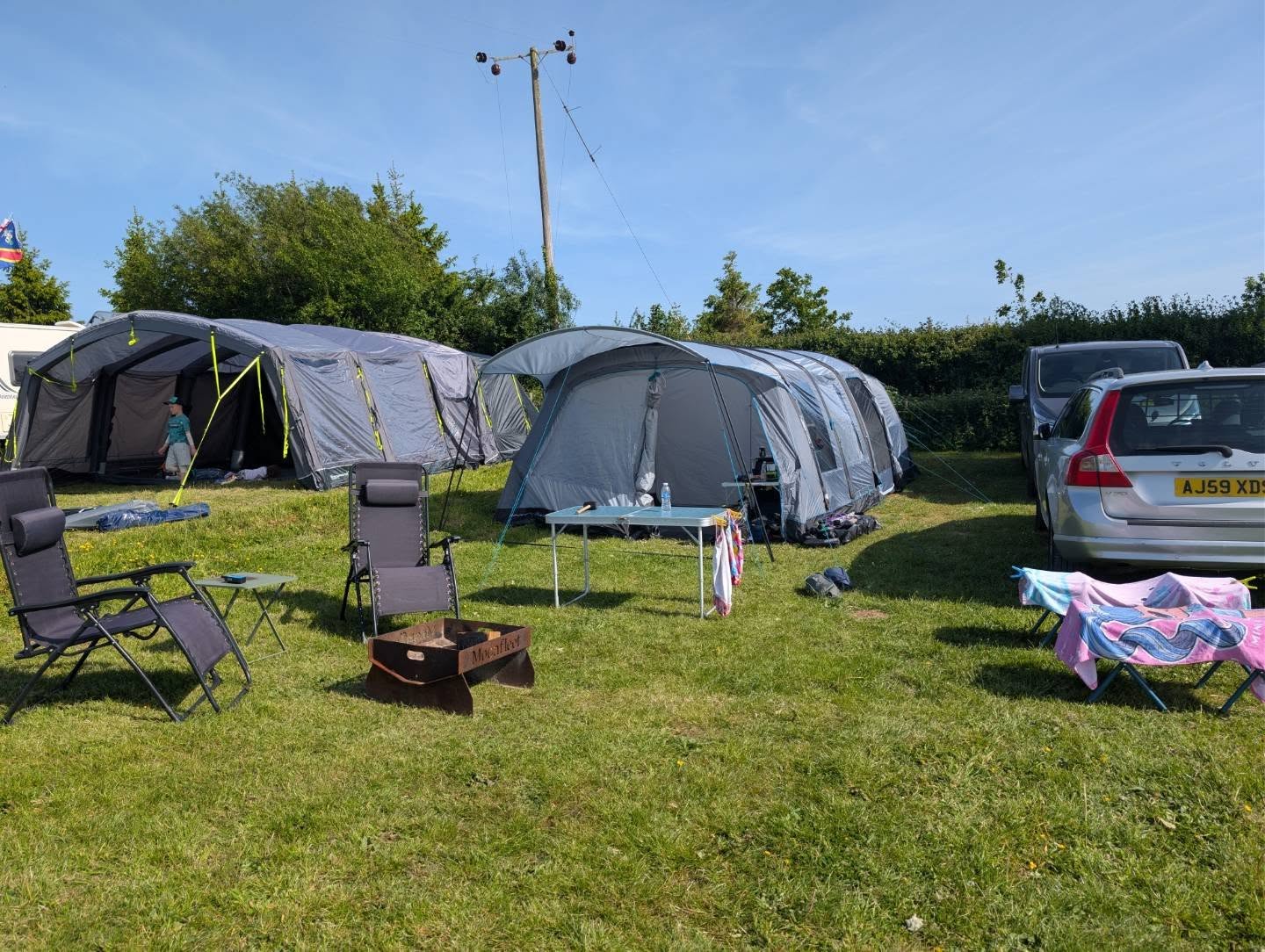Your weekly recap will be delayed until Tuesday 🫣 I forgot to edit the pictures on my tablet before coming to this little bit of heaven on earth 🙏🏼
I'll be getting my tan on at Costa del Dorset for the bank holiday weekend 🫶🏼💕
#camping #moonfleetfarm #sunshine #firepit