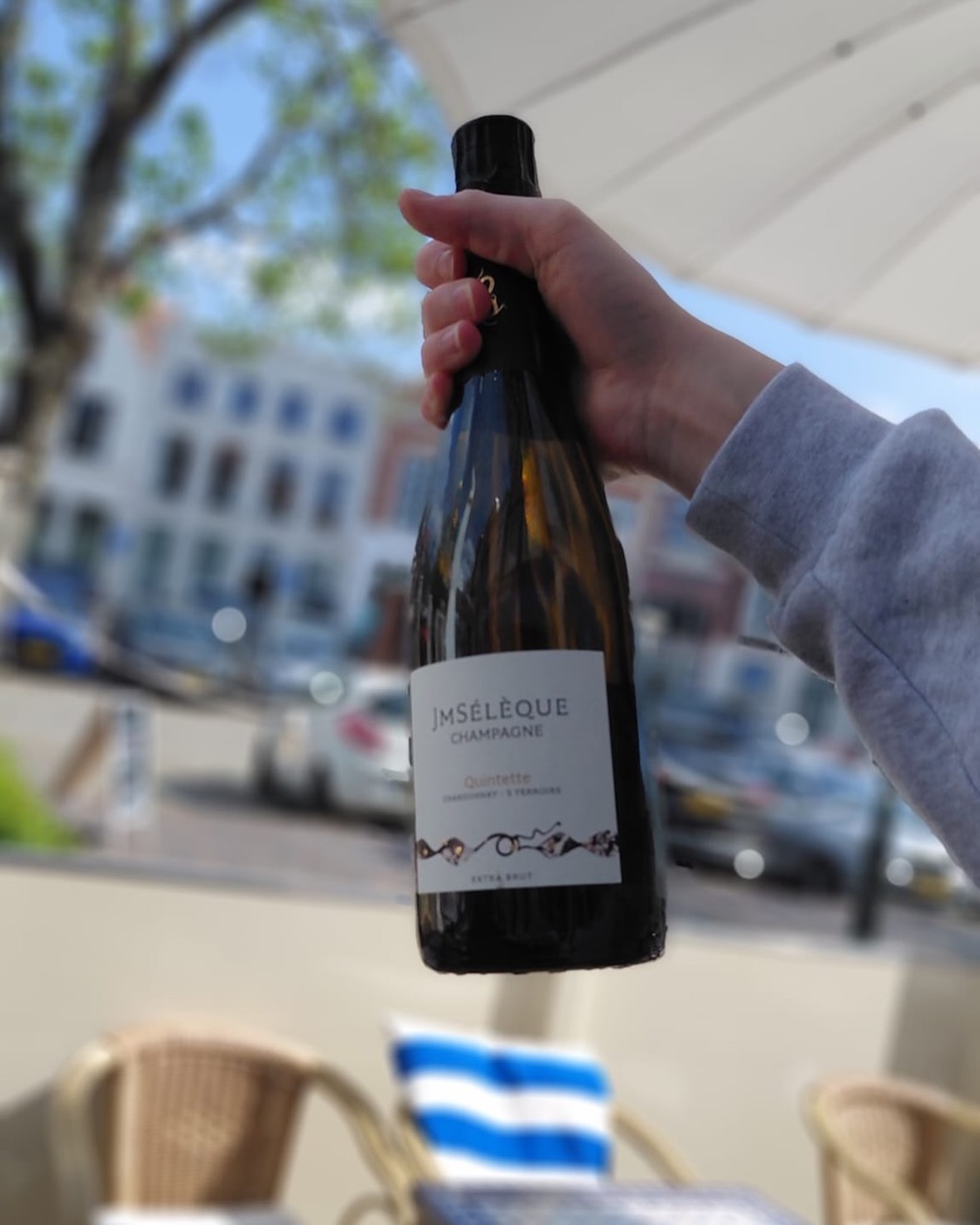 Vandaag vieren we dat de examens voorbij zijn! Ook iets te vieren? Reserveer!
Deze champagne hebben we ook nieuw op de kaart, een blanc de blanc van één van de meest dynamische jonge wijnboeren van de champagne 🍾 Dat kan natuurlijk ook een reden zijn om langs te komen😁
