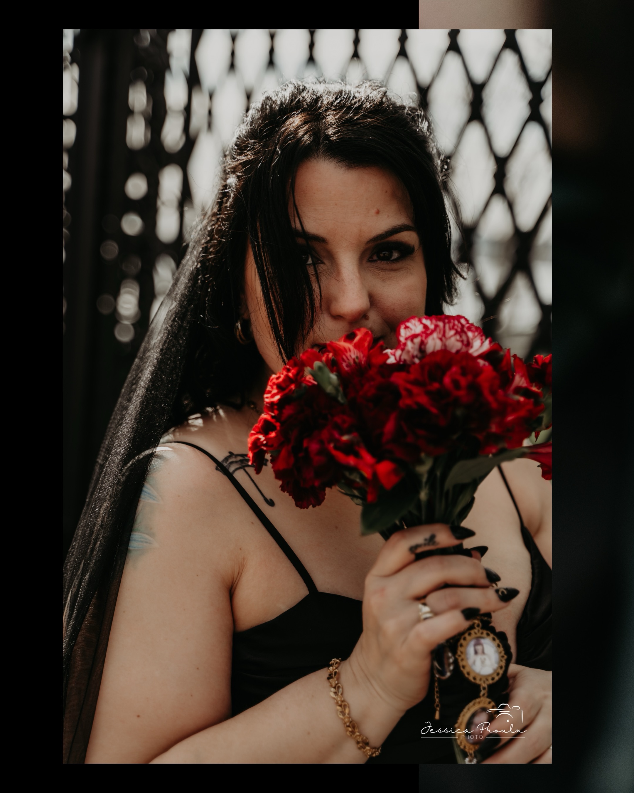 Just Married 🖤🌹
StephAnie Dyer #mariage #blackdress #lovingday #blackwedding #gothique @bringmethehorizon