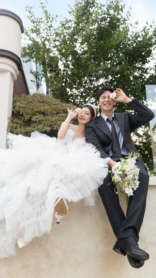 POV: You turned your Korea trip into your dream pre-wedding shoot ✈️🤍
Imagine this:
Coffee in Seongsu ☕
Cherry blossoms in Seoul 🌸
Luxury Korean styling 💄
Then photos that look straight out of a K-drama 🎞️
Studio Wonkyu Australia helps Australian couples experience authentic Korean pre-wedding photography — without the stress of planning overseas alone.
Save this for your next Korea itinerary 🇰🇷
✨ Seoul date ideas after your shoot:
♡ Wear hanbok at Gyeongbokgung
♡ Explore Ikseondong hidden alleys
♡ Late-night ramen by the Han River
♡ Olive Young beauty shopping
♡ Café hopping in Gangnam & Seongsu
♡ Sunset at Namsan Tower
A holiday + engagement memories in one trip?
Yes please.
#StudioWonkyuAustralia #KoreaTrip #PreWeddingInKorea #SeoulCoupleShoot #KoreanPreWedding TravelKorea CoupleGoals KoreaItinerary VisitSeoul SydneyCouples BrideToBe KWedding SeoulCafe KDramaVibes WeddingReels