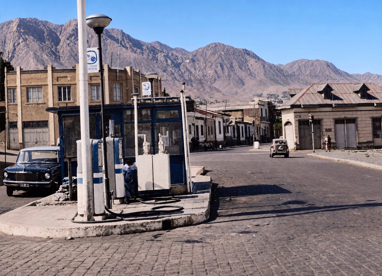 Bencinera ubicada en avenida Argentina con Latorre
1979
Antofagasta
Archivo original compartido por Nelson Ustares
Colorización @carlostalamilla