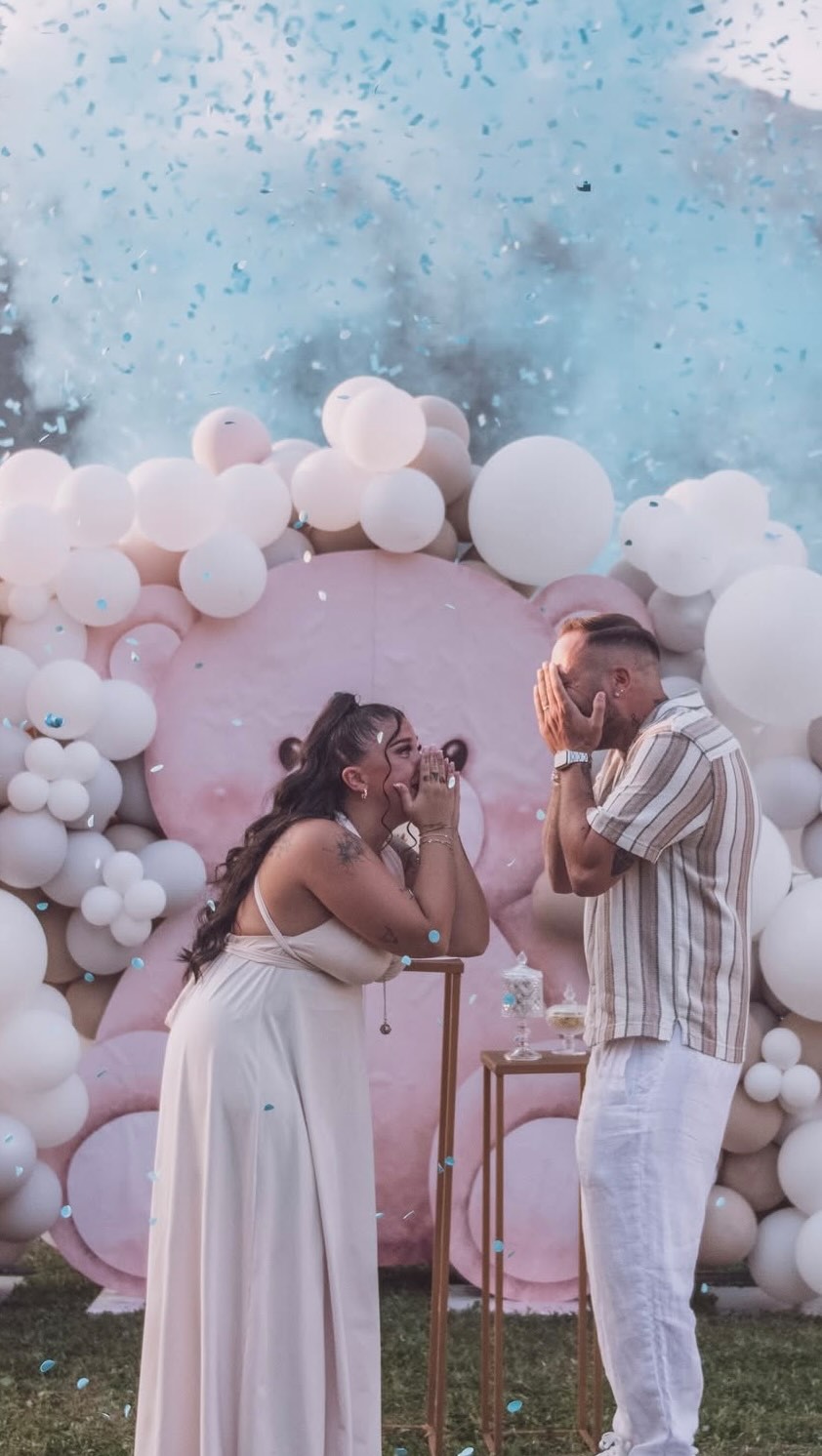 Un tramonto, le persone che ami… e quel momento in cui scopri se sarà lui o lei ✨🤎
Noi ci occupiamo di creare l’atmosfera perfetta per renderlo ancora più speciale.
La stagione degli eventi all’aperto è iniziata…
e noi non vediamo l’ora di crearli insieme a voi ✨🎈
#genderreveal #allestimenti #balloondecor