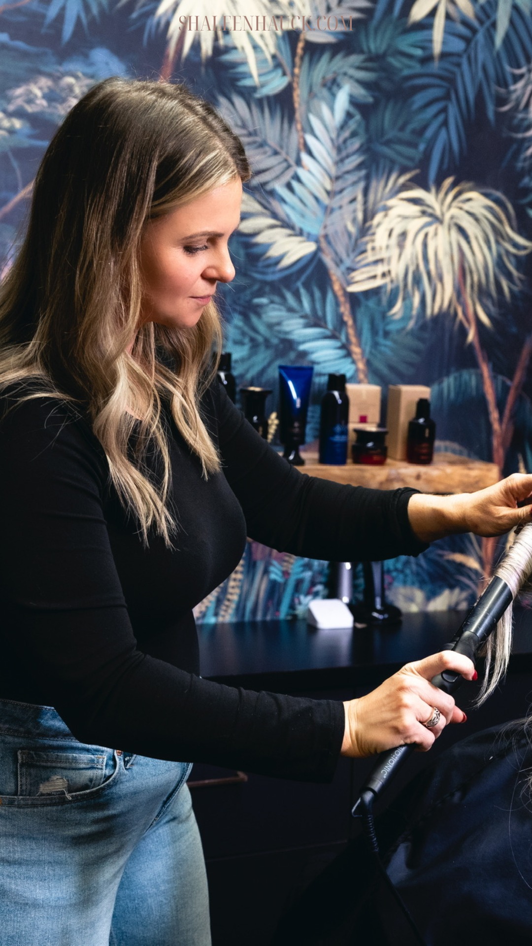 "My hair feels SO dry lately and I don't know why" 🤍
…are you using a hair mask? no
…are you using heat protectant? no
…are you drying your hair before bed? no
Houston, we have found the problem 🙈
There are SO many things that can contribute to dry hair, and a good hair care routine will help mitigate a lot of them.
The next time your hair is feeling dry, let's chat about it in the salon. Whether it's a simple product fix, a change in your routine, or something bigger, I'm here to help 🤍