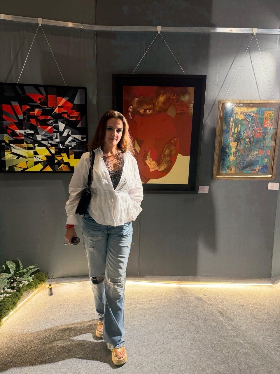 Happy to have my artwork featured at @designpov.india , @jioworldconventioncentre
Title – Sindura
Medium - Pigment, sand, metal leaf and acrylic on canvas.
Size - 26 x 36 inches.
Year - 2026
#theartandworldoflaila #lailakhan #creative #artistic #contemporaryart