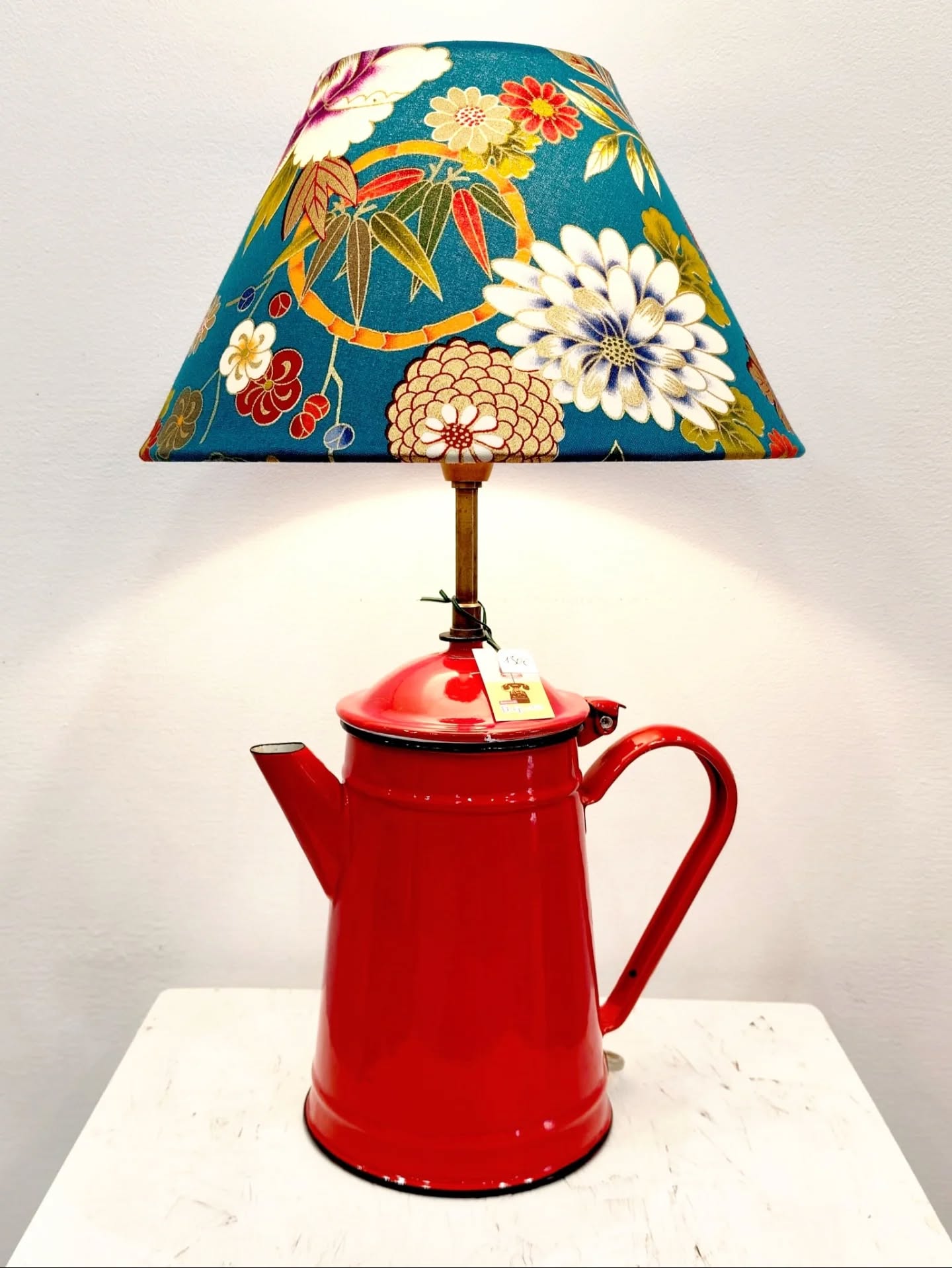 Des nouvelles lampes de @melle_disjonctee sont arrivées à la galerie les Souliers rouges à Clisson
#mademoiselledisjonctee #lampes #pieceunique #galerielessouliersrouges #clisson