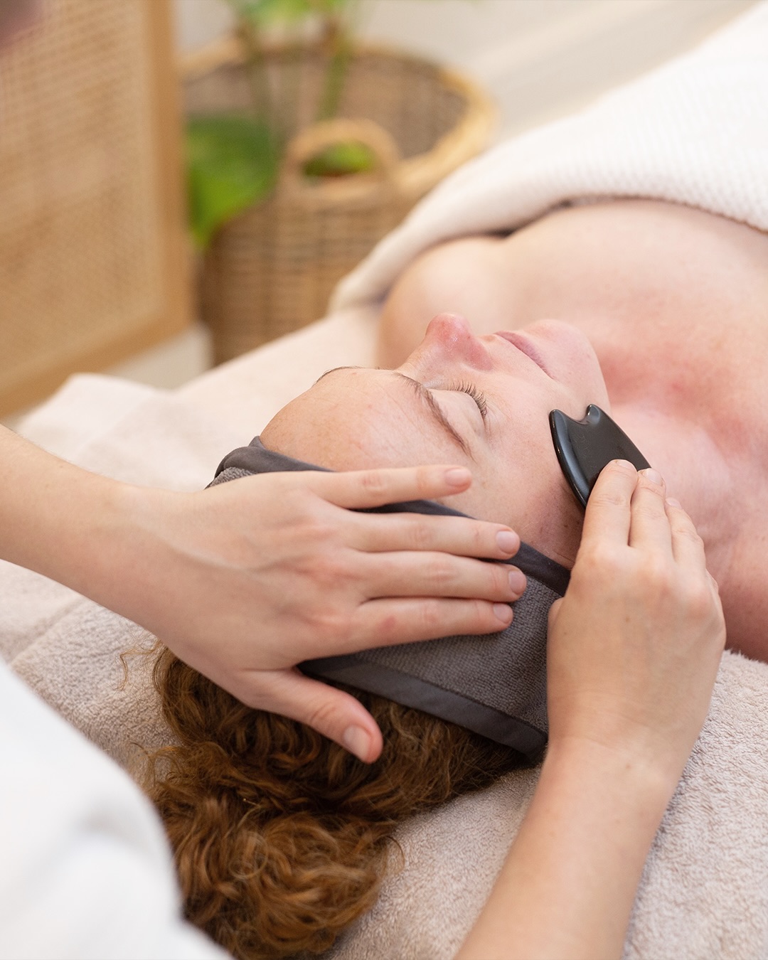 The Lyftaal Gua Sha Experience 🤍
A gentle, non-invasive ritual rooted in our natural approach to skin health. Rather than treating only the skin, Facial Gua Sha works with the tissue beneath through lymphatic drainage, acupressure, facial sculpting, and lifting techniques.
This 60-minute face and neck massage treatment is designed to improve circulation, ease tension, and restore flow within the tissue – bringing back softness, vitality, and natural radiance through deep, restorative changes within the body.
But the experience goes far beyond the treatment itself:
🧦 Take your shoes off on arrival – a small grounding moment to help your body slow down
🍵 Enjoy a complimentary tea before and after your treatment in our relaxation room
🫧 Begin with a warm towel hand ritual designed to soften, calm, and ease the nervous system
🤍 Settle into moments of stillness, intentional care, and calming touch woven throughout the experience
It’s skincare that asks your nervous system to exhale too.
#Lyftaal #Facial #GuaSha #NervousSystemRegulation #Paarl