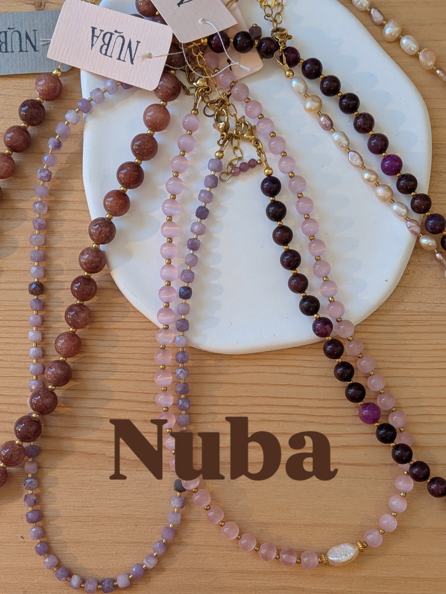 À découvrir en boutique la marque @nuba_jewelry !!!
Bijoux uniques réaliser à partir de pierres indiennes brutes et avec acier inoxydable résistant à l'eau pour votre prochaine baignade !!
#bijoux #suisse #handmade