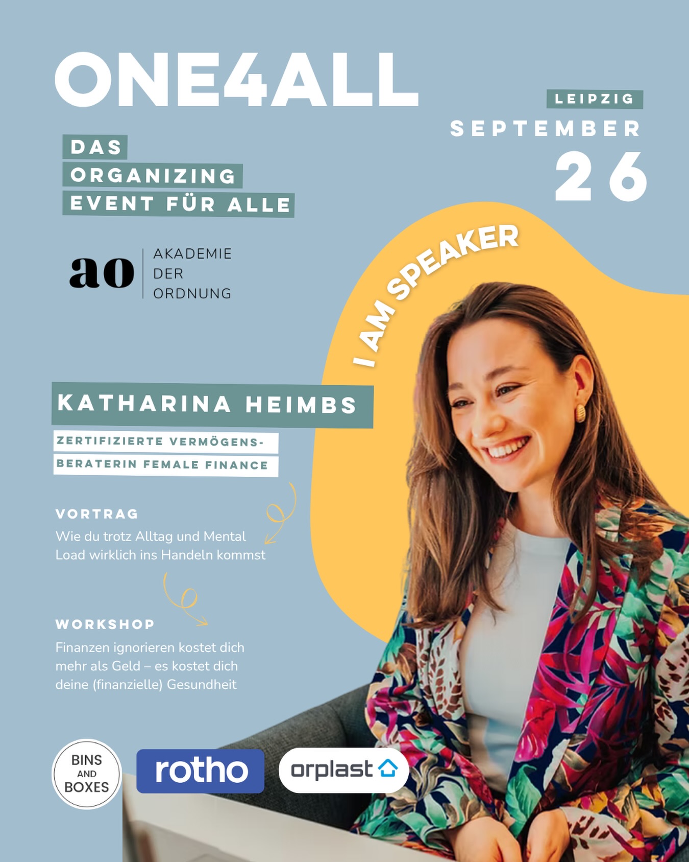 Female Finance beim ONE 4 ALL Event: Katharina Heimbs ist dabei ⤵️
Wir freuen uns sehr, die liebe Kathi @kathiheimbs auch in diesem Jahr als Gast-Speakerin beim ONE 4 ALL Event im September in Leipzig begrüßen zu dürfen. 💛
Katharina ist zertifizierte Vermögensberaterin mit Fokus auf Female Finance und begleitet Frauen dabei, ihre Finanzen bewusst zu steuern und langfristig Vermögen aufzubauen.
Egal, ob jemand gerade erst beginnt, sich mit den eigenen Finanzen auseinanderzusetzen, oder bereits gut aufgestellt ist:
Sie begleitet ihre Kundinnen mit ihrer fachlichen Expertise und einem starken Gespür für die Herausforderungen von Frauen, ein Finanzkonzept zu entwickeln, das zur eigenen Lebensrealität passt.
Beim ONE 4 ALL bringt Katharina gleich zwei wichtige Themen mit:
✨ Vortrag: Wie du trotz Alltag und Mental Load wirklich ins Handeln kommst
✨ Workshop: Finanzen ignorieren kostet dich mehr als Geld – es kostet dich deine finanzielle Gesundheit. Dein Workshop für klare Ziele und echte Umsetzung
Denn gerade als selbstständiger Ordnungscoach braucht das eigene Business finanzielle Orientierung.
👉 Tickets für das ONE 4 ALL Event bekommt ihr über unseren Link in der Bio.
Wie geht es euch mit euren Finanzen: habt ihr einen klaren Plan oder schiebt ihr das Thema eher vor euch her? Schreibt es gern in die Kommentare ⤵️