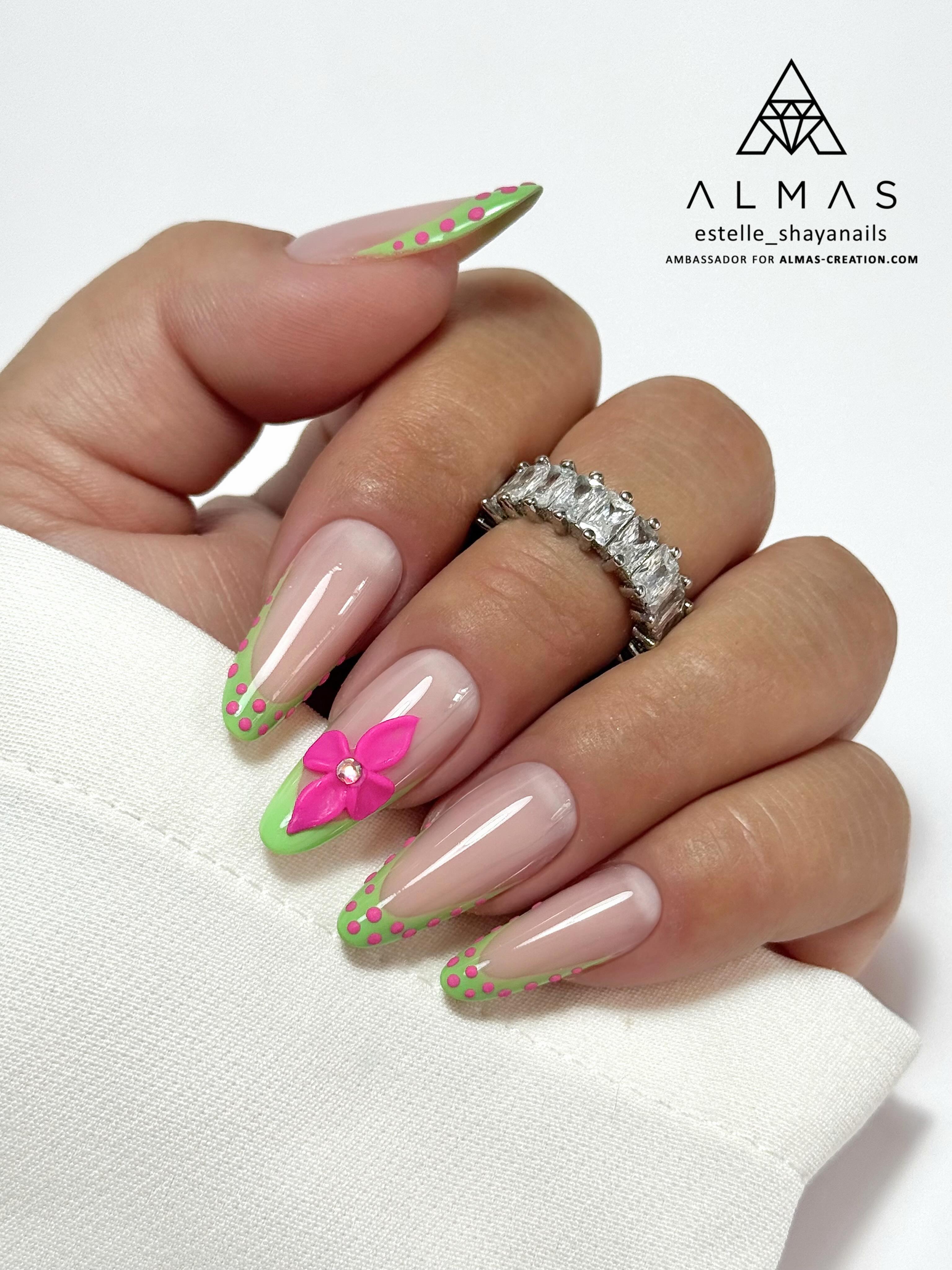 L’effet 3D s’installe durablement sur nos ongles! Vous préférez notre gel Sculptura de couleur clear, milky ou pink? ⬇️
C’est la troisième version (qui brille par ailleurs dans le noir 🤫) qu’a utilisé Estelle pour sa nouvelle pose de forme amande. Elle a travaillé avec le Nude Cover 1, le vernis Pale Green, le paint Tulip, la Clear Acrylic Powder, les strass 3 et la finition Diamond Top Coat. 🌸
#3dnails #3dnail #flowernails #nails3d #springnails