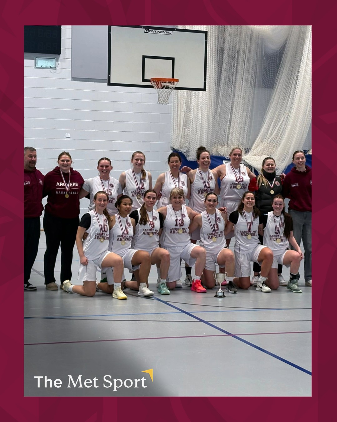 Cardiff Met Archers crowned WEBBA Cup champions after final victory over Trowbridge Flames.
Cardiff Met Archers’ women’s basketball team celebrated a memorable cup triumph earlier this month, defeating Trowbridge Phoenix Flames 68-58 in the WEBBA Women’s Cup Final.
Read more > The Met Sport (Link in Bio)
______________________
Coronwyd Saethwyr Met Caerdydd yn bencampwyr Cwpan WEBBA ar ôl buddugoliaeth derfynol dros Trowbridge Flames.
Dathlodd tîm pêl-fasged menywod Cardiff Met Archers fuddugoliaeth gofiadwy yn y cwpan yn gynharach y mis hwn, gan drechu Trowbridge Phoenix Flames 68-58 yn Rownd Derfynol Cwpan Menywod WEBBA.
Darllenwch fwy > > The Met Sport (Dolen yn y Bio)
#TheMetSport #CardiffMet #Basketball