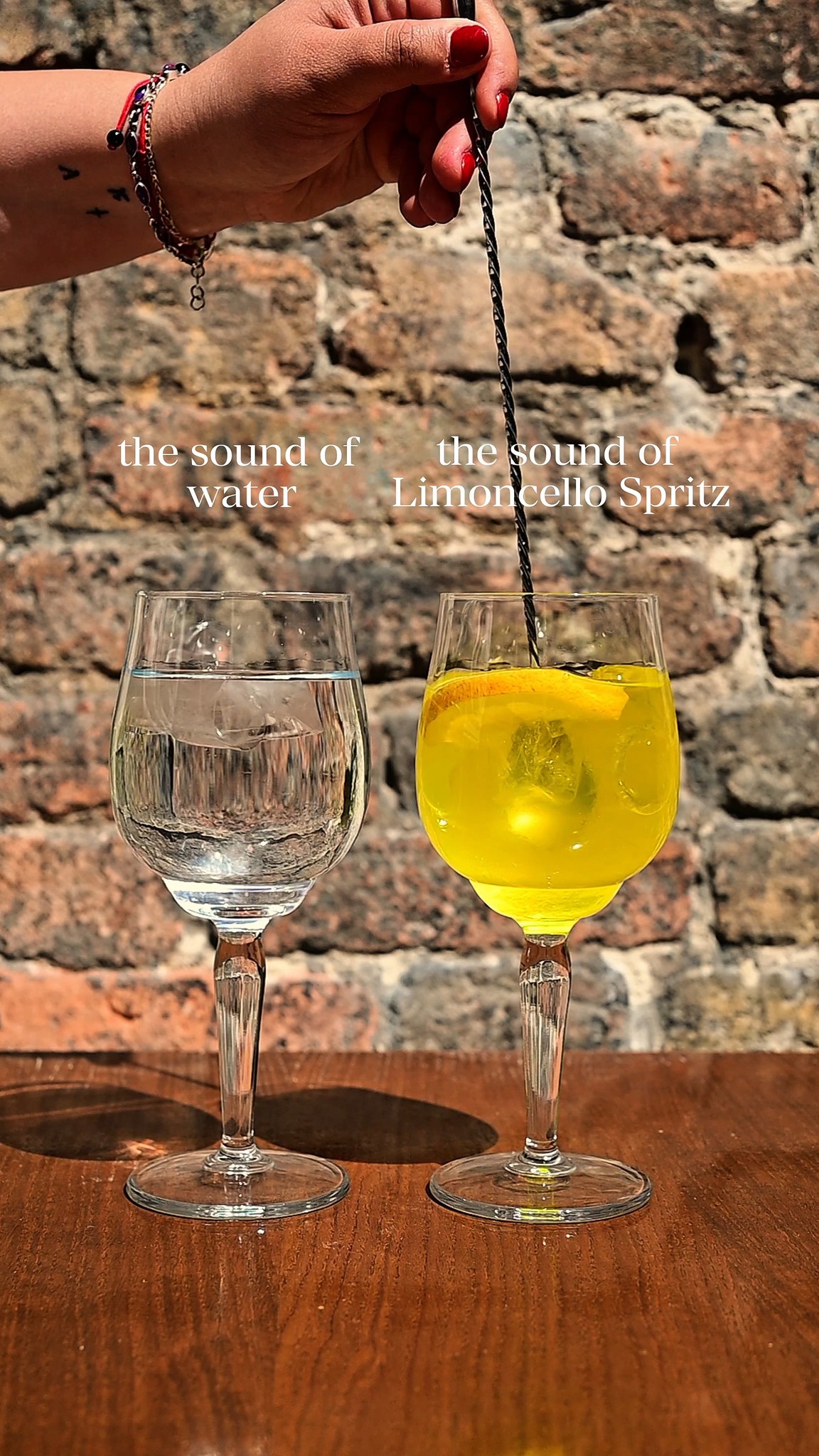 Se la vita ti dà limoni... tu fai l'upgrade a un Limoncello Spritz. 🥂 🍋🍋🍋
Tagga con chi devi assolutamente brindare questo weekend nel tuo brunch spot preferito!
-
When life gives you lemons... upgrade to a Limoncello Spritz. 🥂 🍋🍋🍋
Tag the people you absolutely have to toast with this weekend at your favorite brunch spot!
#limoncellospritz #brunchvenezia #brunch #fluffypancake #venice