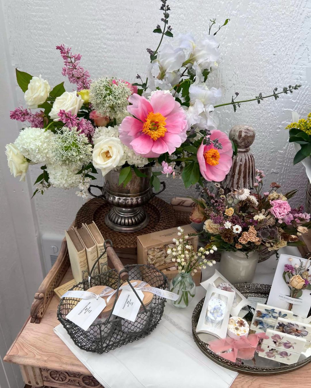 Lately at the studio, the days have been filled with flowers, gathered stems, botanical details, and preparations for the season ahead.
As this new chapter continues to unfold, we’re finding so much inspiration in creating spaces and experiences that feel slower, softer, and thoughtfully gathered.
From weekly florals to floral gatherings, market days, and seasonal collections, we’re looking forward to sharing more in the weeks ahead.
—
Niche Boutique Florals
#nicheboutiqueflorals
#mapleridgebc
#fraservalleyflorist
#seasonalliving
#gardenstyleflorals
#botanicalstyle
#slowliving
#romanticflorals
#myfrenchcountryflowerstudio
#locallygrownflowers