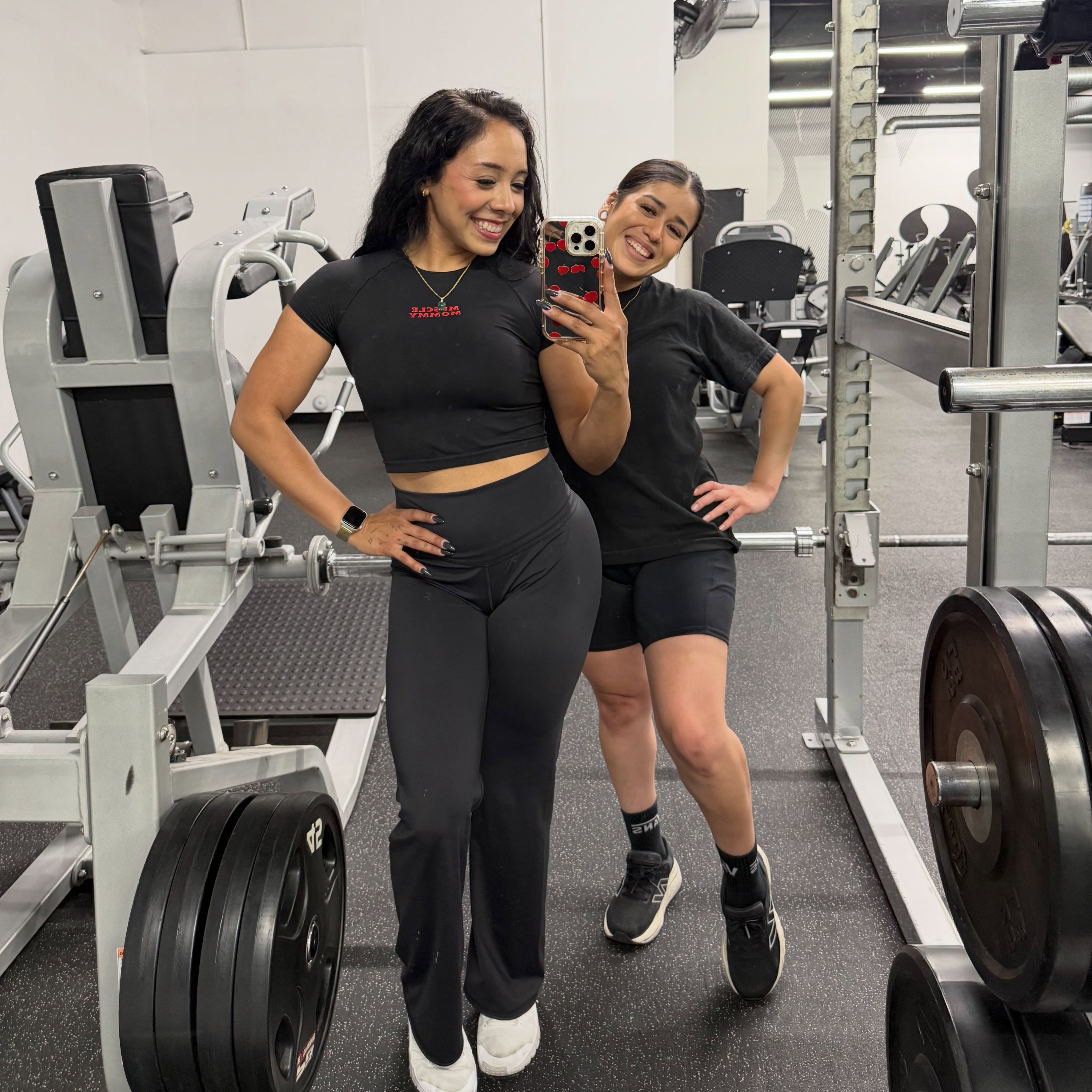Coach Nicole and her clients doing their thing! ✨💪💖