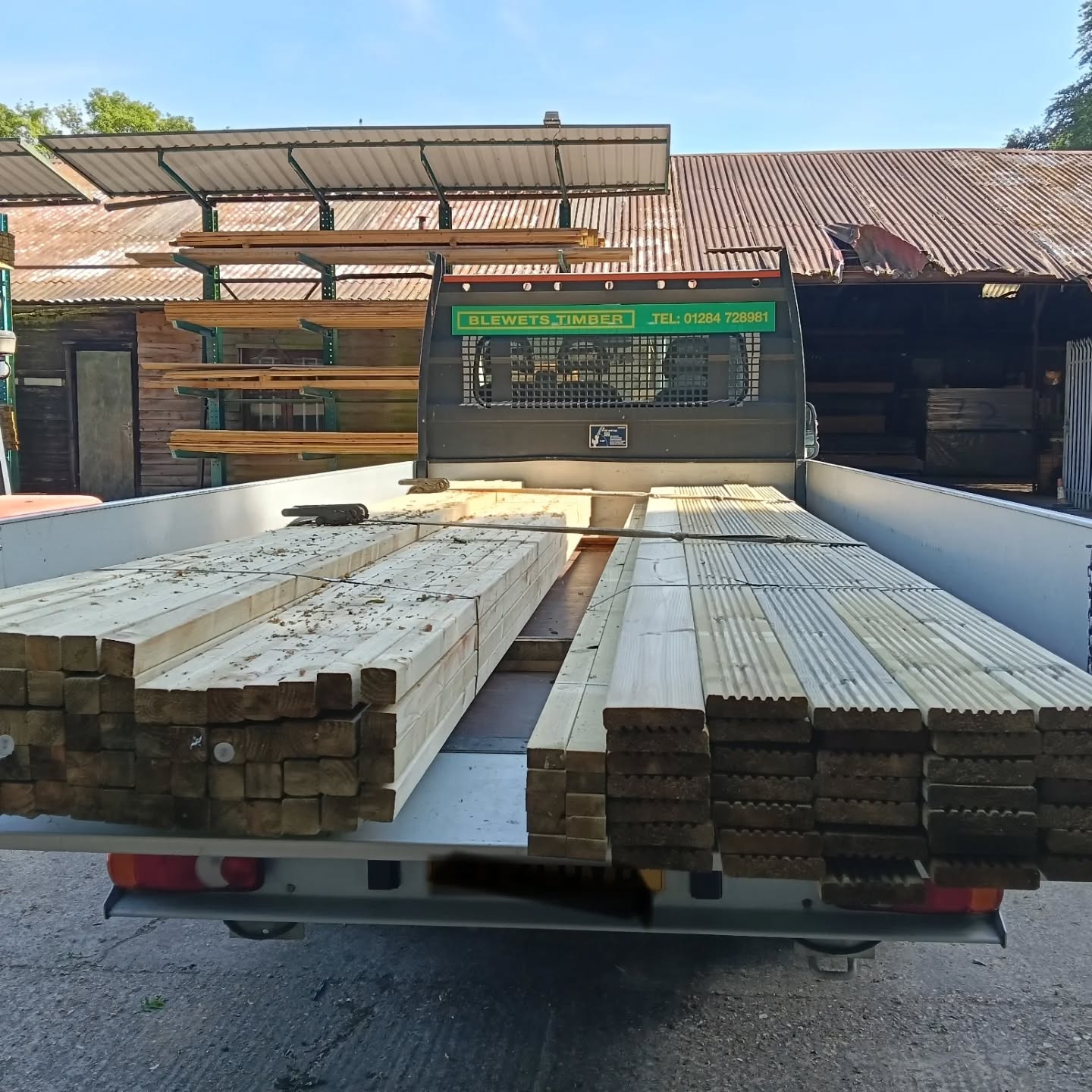 Another busy day with deliveries, with our savvy customers taking advantage of our free delivery service 🚚.
📞01284 728981
💻www.blewets.com
#blewetstimber
#timber
#freedelivery