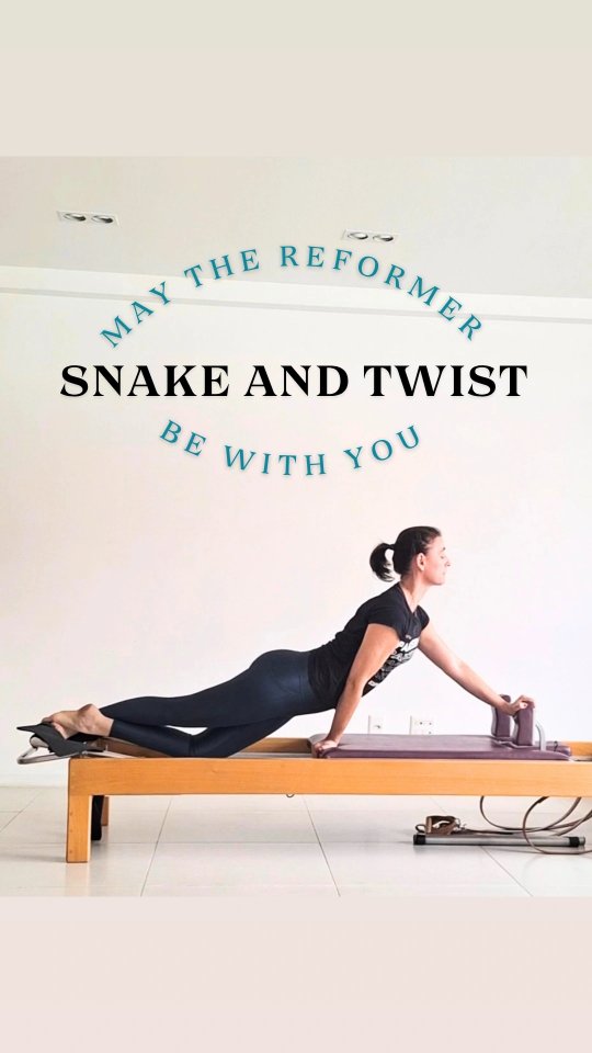 DIA 24 – Snake and Twist
Yoda: “Difícil é o caminho do Jedi.”
Nada de bom que a vida nos oferece vem de graça e é exatamente por isso que vale a pena. O sistema se manifesta aqui quando todo treino faz sentido.
May the Reformer be with you com Reformer @equipilates_oficial é outro patamar.
@parceirosequipilates 👇🏻.
Cupom de desconto #moniqueayala