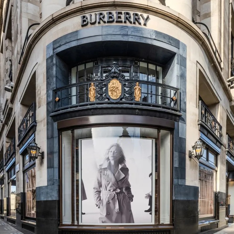 Big news from @burberry last week - and honestly? It's the comeback we've been rooting for here at Mode.👏➡️
After a tough couple of years, Burberry has returned to profit and posted comparable store sales growth of 2% for the full year, reversing a 12% decline the year before. Q4 was even stronger - up 5% - with Greater China and the Americas both hitting double-digit growth. 📈👇
.
.
.
.
.
.
Read more on this and other industry insights on our LinkedIn page!
#Burberry #Luxury #Fashion #LuxuryBrands #BrandGrowth #LuxuryBrands #ExecutiveSearch
