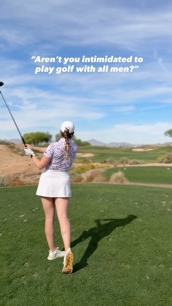 The other way around actually. 😎 @ellaofstedahl_
#golf #golfpro #girlsgolf #golfgirl #girlswhogolf