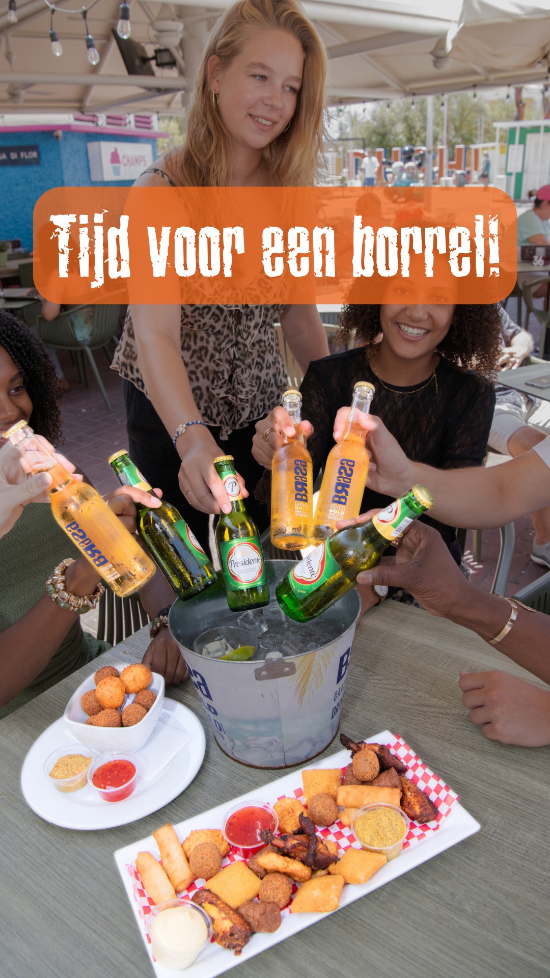 Je komt voor een paar hapjes…
maar bij Plein Café eindigt het altijd met een tafel vol.
Alles is gewoon te lekker om te laten staan, zeker met een koud biertje, cocktail of frisje erbij.
#pleincafewilhelmina #wilhelminaplein #punda #willemstad
Plein Café Wilhelmina ligt aan het Wilhelminaplein in Curaçao en heeft het gezelligste schaduwrijke terras van Punda. We hebben meer dan 50 ijskoude (speciaal) biertjes, de lekkerste daghappen en we zenden alle belangrijke sportwedstrijden uit op groot scherm. Iedere donderdag tm. zaterdag hebben we Happy Hour van 17.00-18.00