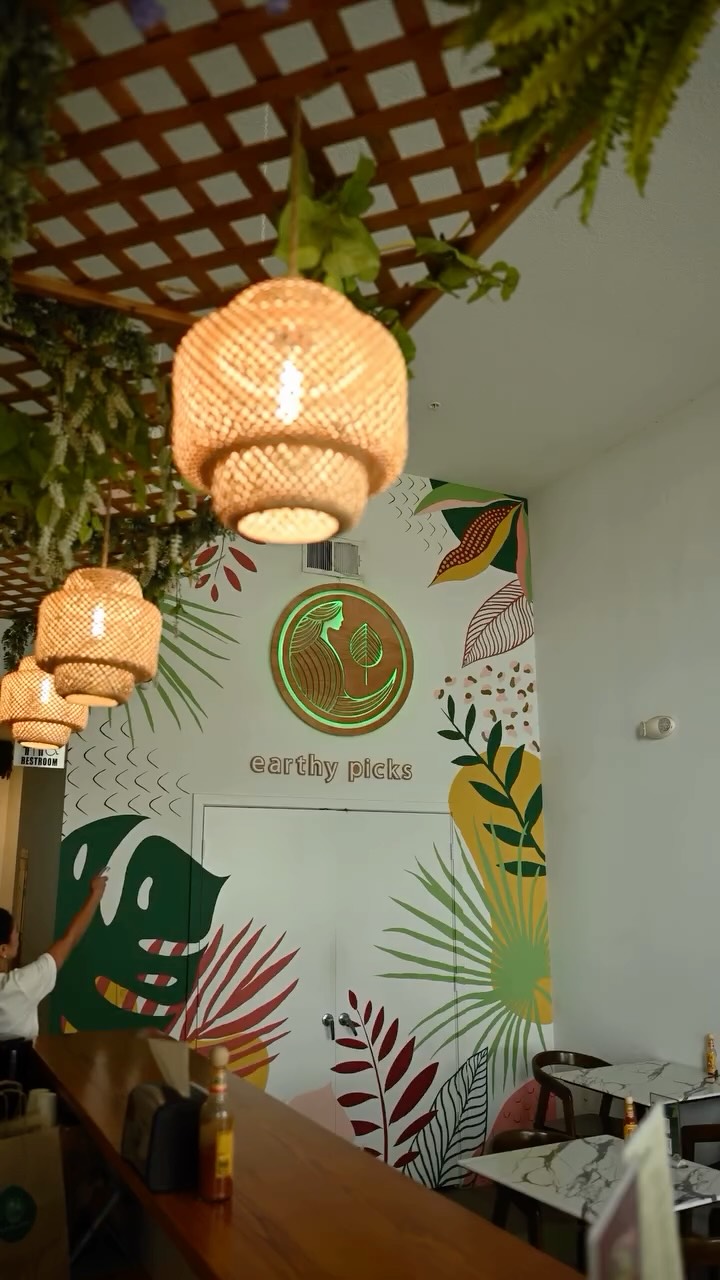 Latin flavor 🤝 plant-powered goodness
Sunshine, patio vibes, and food made to make your soul happy ✨🌿
Who are you bringing next? 👀👇
#plantbasedfoodorlando #veganfoodorlando #healthyfoodorlando #orlandoeats #brunchorlando