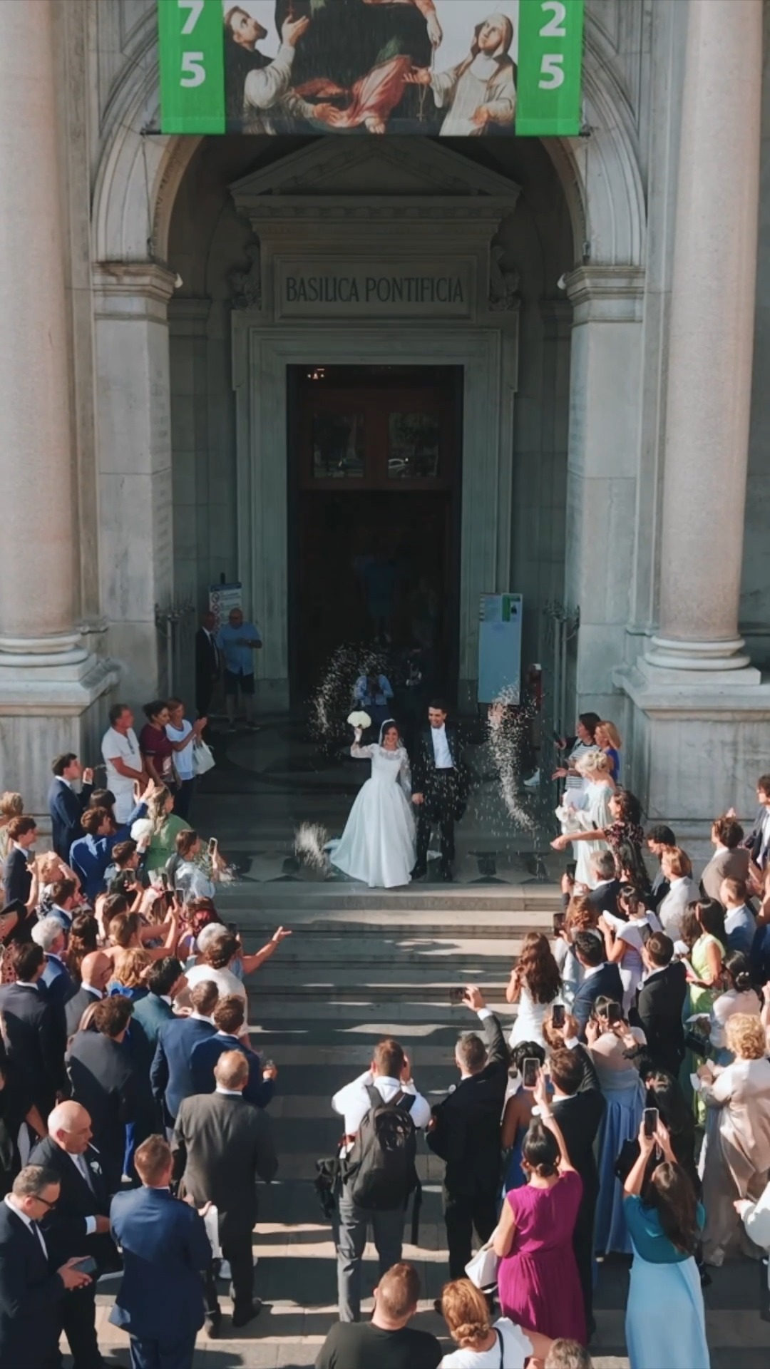 📸 Photo: @francescoartistico.it
For the first time, on their wedding day, he revealed the moment he understood she was the one. During a concert in the square, while holding her close among the music and the crowd, he realized he had fallen in love.
Per la prima volta, proprio il giorno del matrimonio, lui ha raccontato il momento in cui ha capito che lei era la donna della sua vita. Durante un concerto in piazza, stringendola a sé tra la musica e la folla, si rese conto di essersi innamorato.
Film: @rfilmaker_renatofalco
Location: @hotelsanfrancescoalmonte
#weddingphotographeritaly #destinationweddingitaly #luxuryweddingphotographer #weddingstorytelling #italywedding