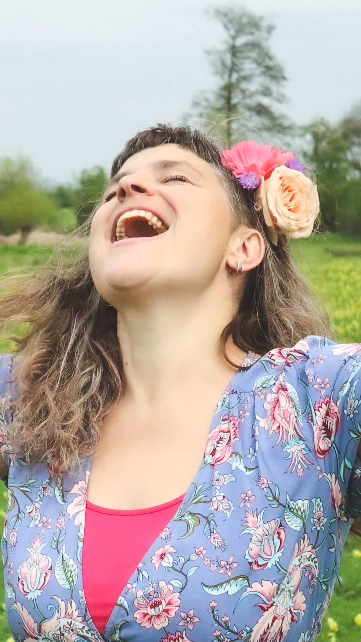 😌 How welcome would just one day of nourishment for yourself be right now? A day of music, dance, ceremony and singing, beautiful food and sauna, connecting in nature and life?
The Heartwood Rising Retreat is designed for exactly that. There are a few tickets left (link in bio)
It’s at Horningsham Village Hall in the Longleat Forest on Saturday 30th May and will be a stunning day of connection, freedom, joy and deep nurture.
Looking forward to running my signature Wild Song - Freeing the Authentic Voice workshop as well as performing my heart-led, empowering songs and chants for you to join in with and enjoying all the other musicians and beautiful offerings available all day. ❤️✨
If your body responded to this post with a sigh of relaxation or a yearning, or just a sparkle of curiosity, check out the info in the link and maybe we’ll see you there 🌸✨🎶🙏🌸✨❤️
#musicismedicine #nervoussystemregulation
#summerretreat #freeyourvoice #medicinemusic