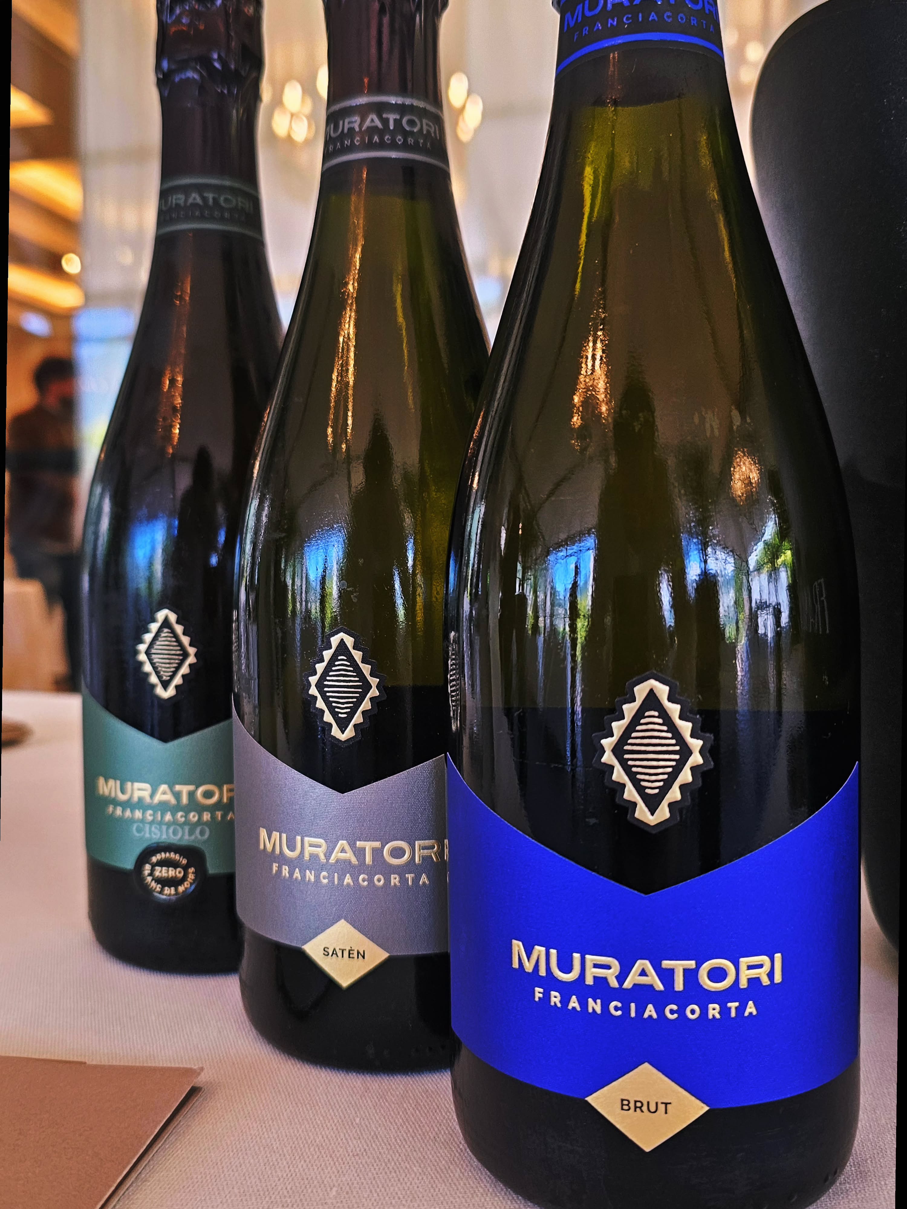 Yesterday, May 20th, we had the absolute pleasure of presenting Muratori Franciacorta during the Franciacorta Wine Festival in Lugano.
Vibrant energy, and, of course, exceptional bubbles. Thank you to everyone who joined us to share a glass and celebrate the art of Franciacorta.
Missed out? Stay tuned for our next stops! 👇
#MuratoriFranciacorta #FranciacortaWineFestival #Lugano #Franciacorta #Barone1889
@muratoriwine
@cochibibite
@franciacorta