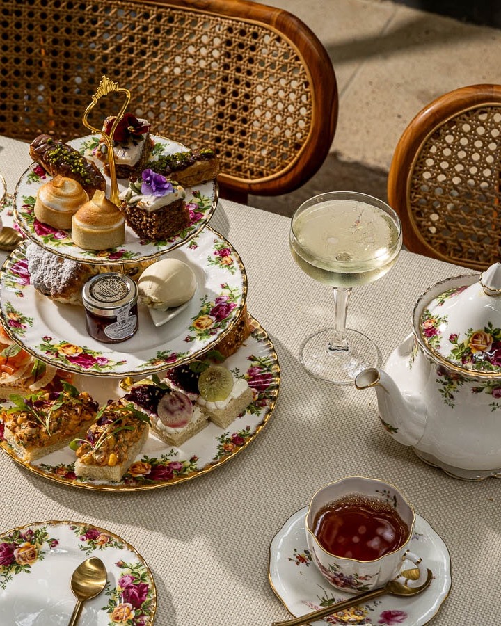 Afternoon tea with a touch of creative flair? Join us for Eat, Sip & Decorate - a one‑of‑a‑kind edible art masterclass in partnership with award‑winning cake sculptor Mia Rodney. ✨ Enjoy tea, treats and creativity as Mia guides you in painting your own cake masterpiece. Ideal for team‑building events, baby showers, bridal showers and hen parties. 🎨
Speak to our team to enquire about this unique experience at The Greenhouses London. 👆