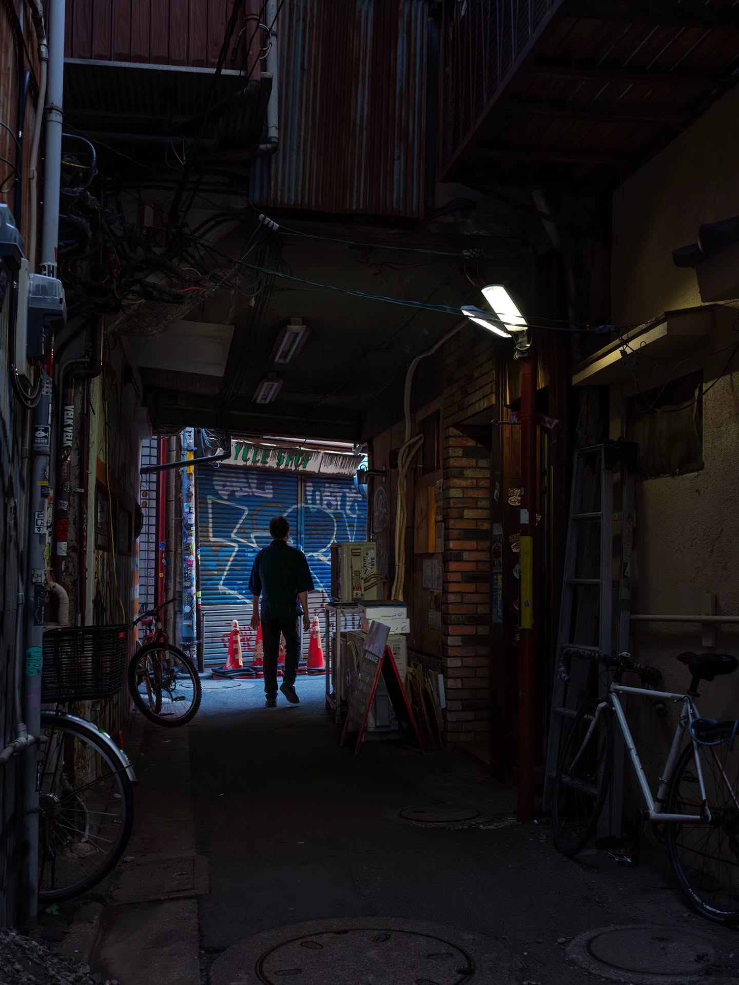 TOKYO ALLEY
#streetphotography
#streetphotographer
#alley
