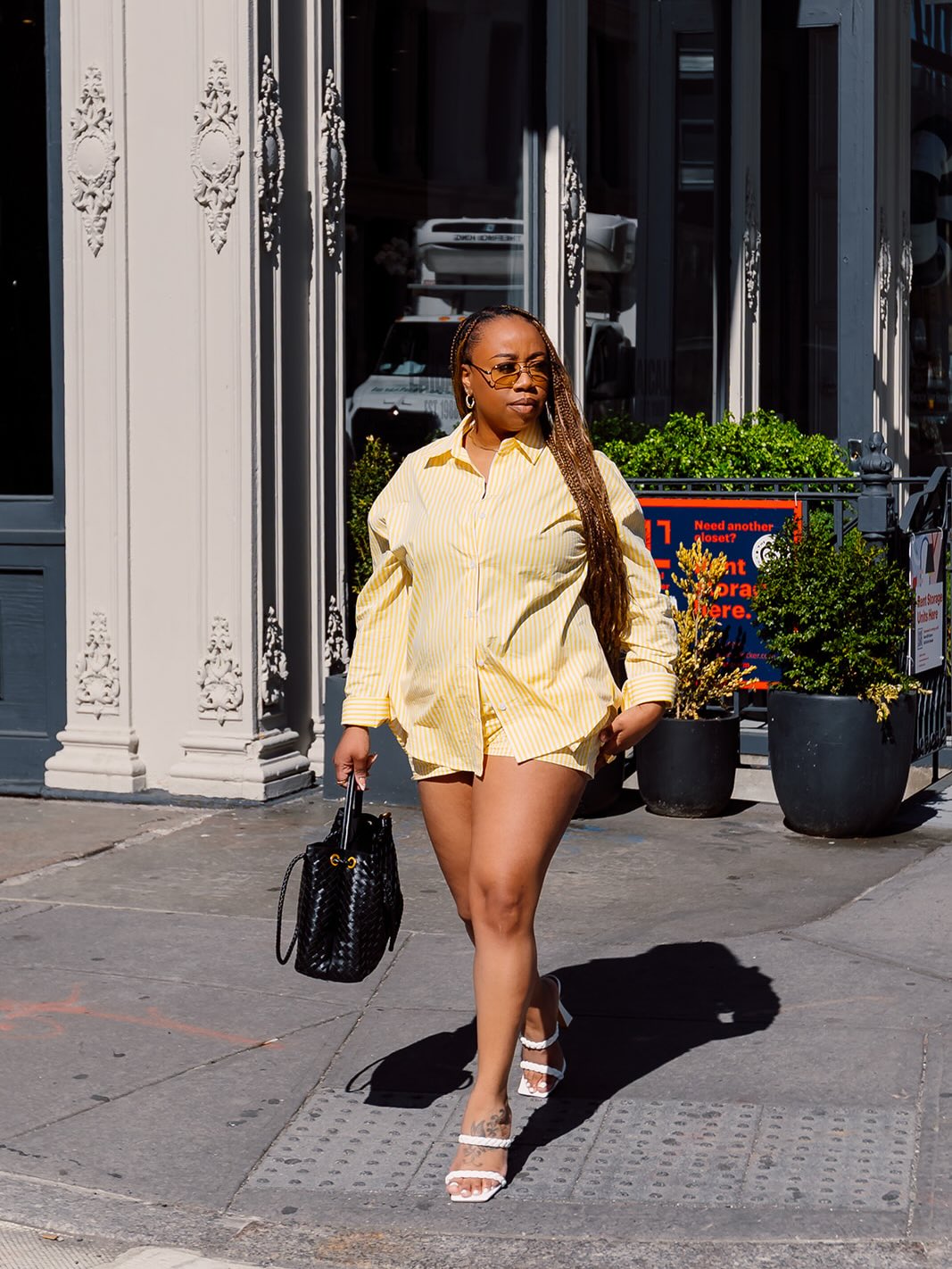 Every version of me got me here, grateful for all of her.💛
📸 @classyjorge
#happyfriday #sohostreetstyle #gratitude #growth #personalstyle