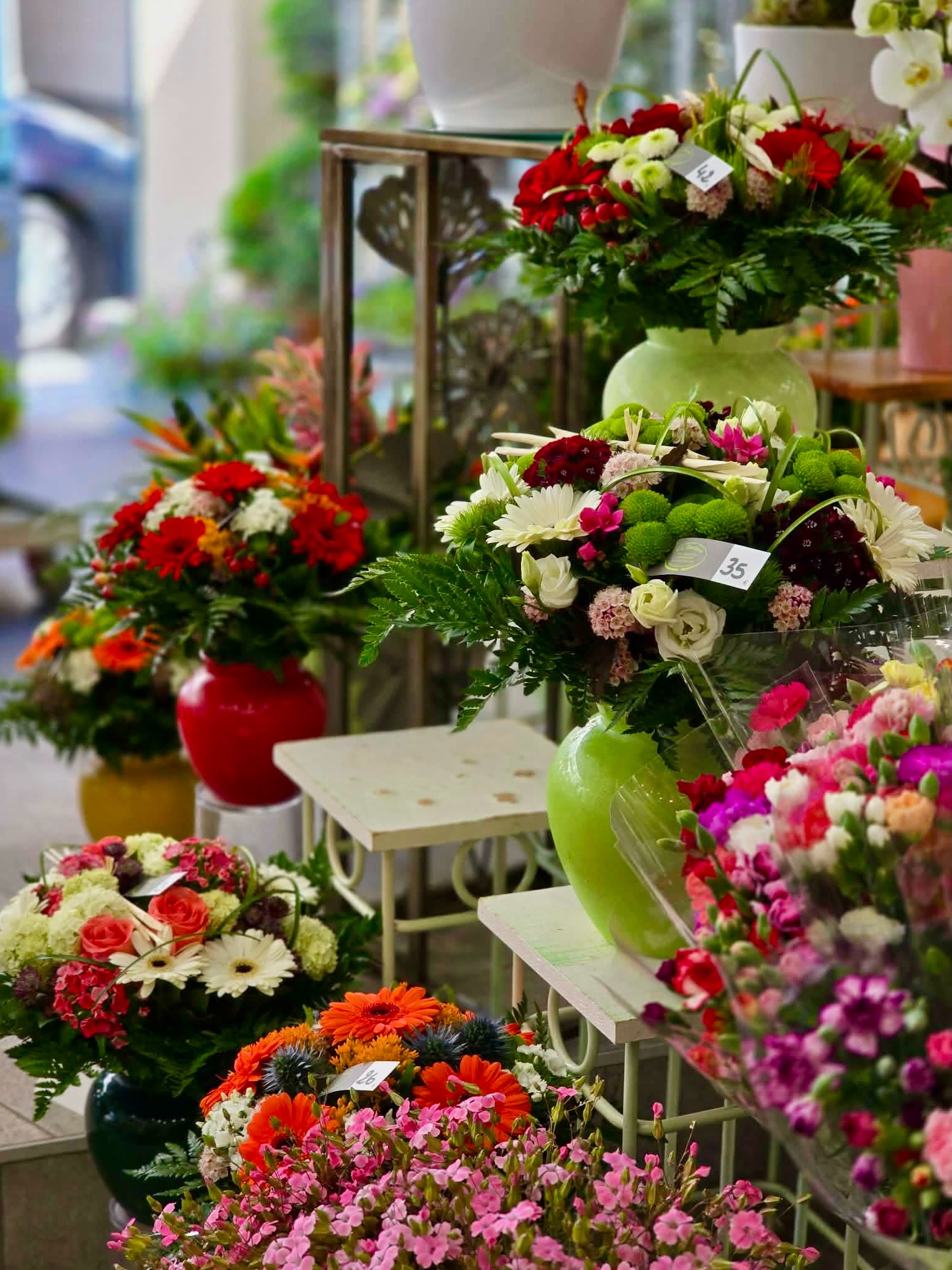 🌸 Un week-end fleuri commence chez A la Fleuristerie
La boutique prend doucement les couleurs de la Fête des Mères ✨
Pivoines, roses, compositions de saison…
Tout est prêt pour vous accueillir et vous aider à trouver le bouquet parfait 💕
Venez nous rendre visite à Arpajon, nous serons ravis de vous conseiller.
📞 01 64 90 14 29
🚚 Livraison dans l’Essonne du mardi au samedi
#arpajon #essonne #fleuriste #fetedesmeres #fleurs