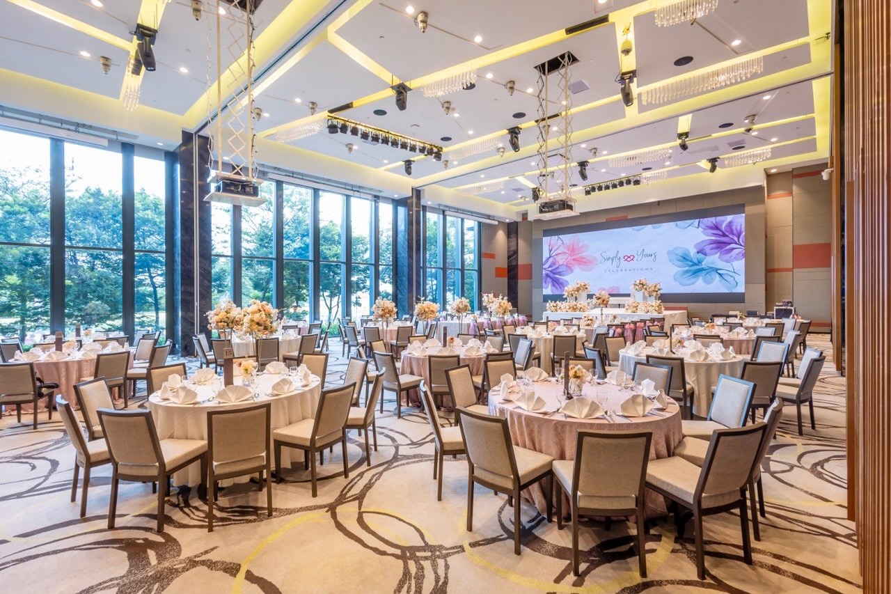 PARKROYAL on Beach Road warmly invite you to their Wedding Showcase on Sunday, 7 June 2026 from 11.00am to 6.00pm.
Enjoy exclusive wedding packages from just S$1,668++ per table, including a chance to win 50% off on Guo Da Li package with us!
Meet with the team at PARKROYAL on Beach Road for a personalised consultation and be among the first 10 couples to enjoy a complimentary 6-Course Food Tasting experience during the showcase when you RSVP ✨
https://www.tablecheck.com/en/parkroyal-beach-road-wedding/reserve/experiences