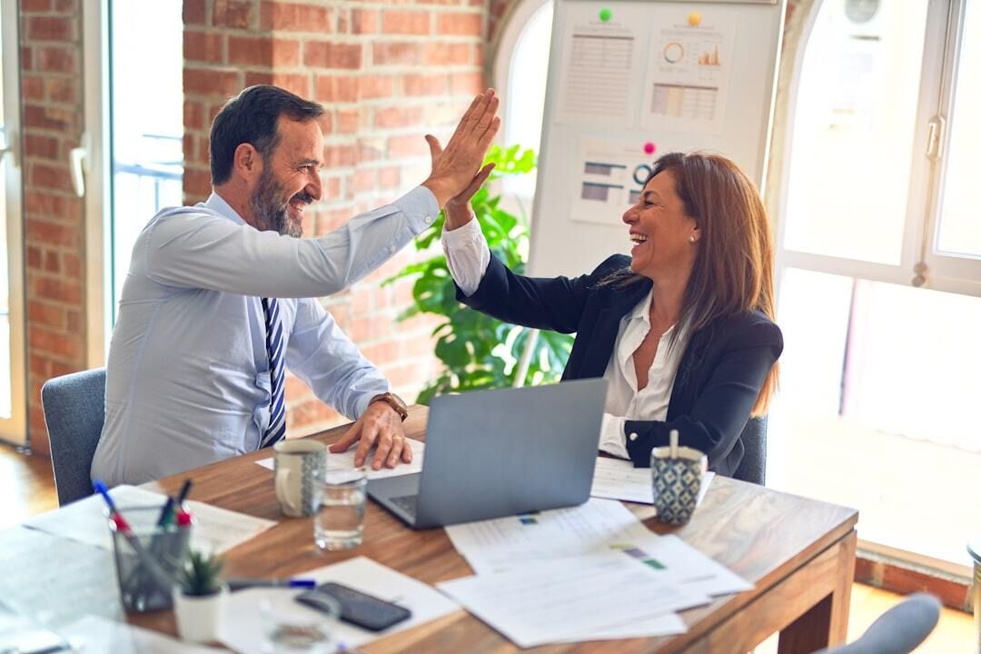 Ein guter Arbeitsplatz bringt Ruhe in deinen Kopf.
Du musst nicht überlegen, wo du arbeiten kannst.
Du kommst an und legst direkt los.
Das spart Zeit und sorgt für bessere Ergebnisse.
Produktivität darf sich leicht anfühlen. 🎯🔥
👉 https://bio.vision-uelsen.de
#produktivarbeiten #coworkinglife #arbeitenbesser