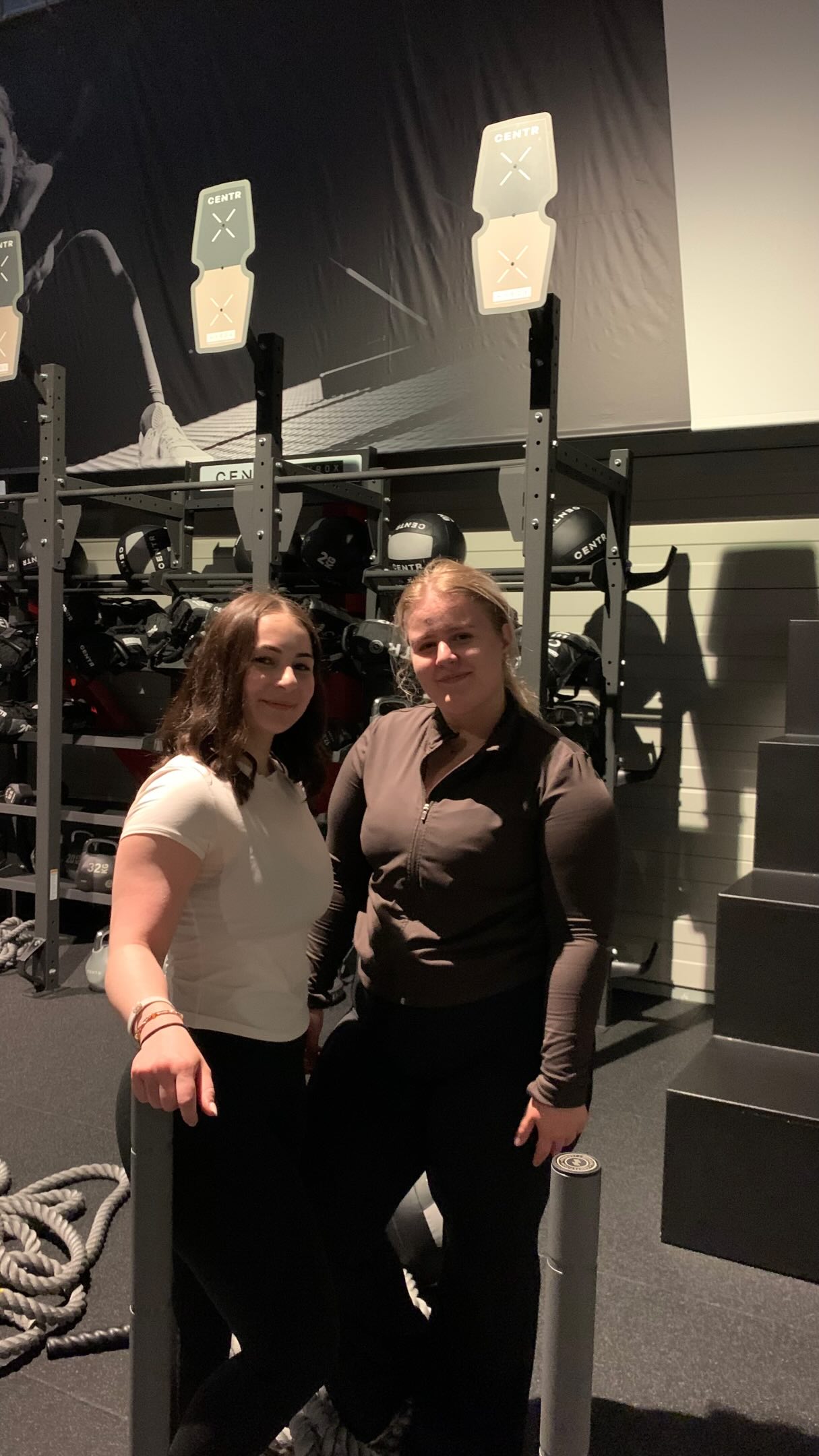 So ein großartiger Newcomerworkshop am 22. Mai. Danke an @josi_fit_ für deinen tollen Einsatz und an alle, die dabei waren. Am 19.06. geht’s weiter – wir freuen uns auf neue motivierende Gesichter und eine richtig gute gemeinsame Trainingszeit.✨
#wirbewegenlinz #hyrox #hyroxtraining
