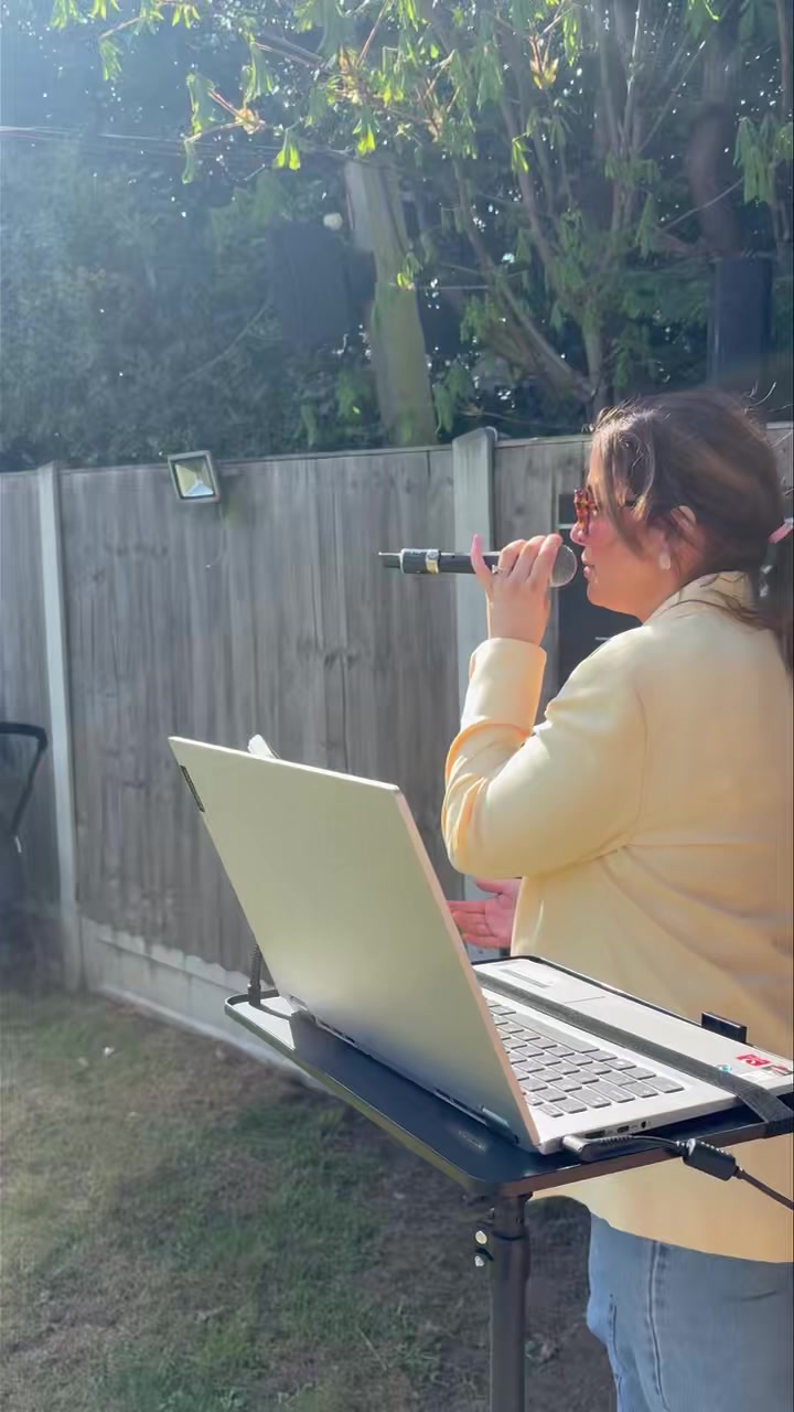 🎶🍻 Bank Holiday plans? We’ve got you covered! 🍻🎶
Join us at The Rose & Crown Brentwood this Bank Holiday Monday (25th) from 3PM for a proper afternoon of great vibes, cold drinks, delicious food, and LIVE MUSIC to keep the good times rolling 🎤🎸
Round up your friends, grab a drink, and make the most of the long weekend with us – because Mondays are better with music and a pint! 🙌🍺
See you from 3PM on Monday 25th 🎶
#RoseAndCrownBrentwood #BankHolidayMonday #LiveMusic #Brentwood #PubVibes #WeekendPlans #SupportLocal #LiveMusicLovers #BankHolidayFun #Cheers