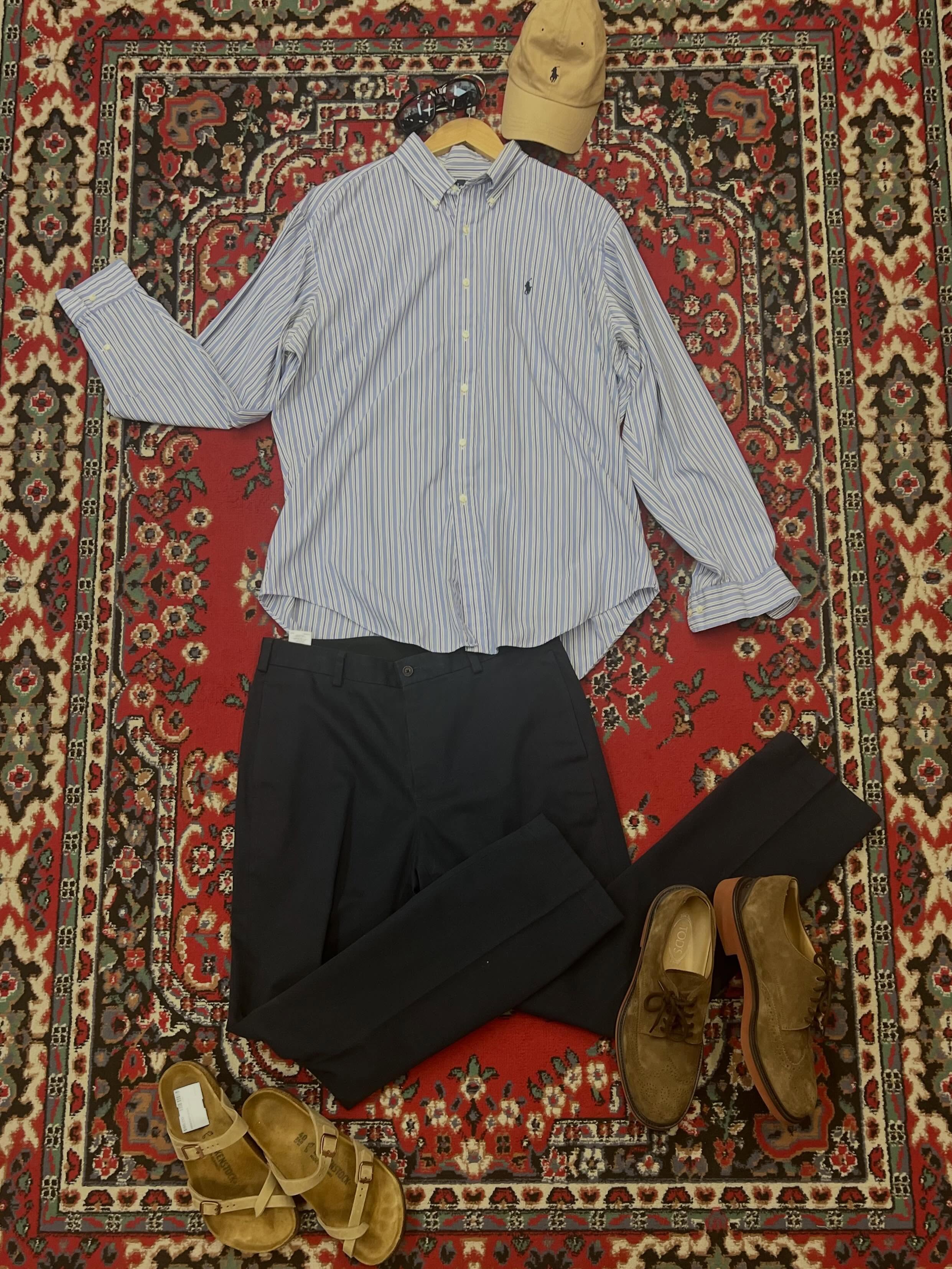 This is one of those “his and/or hers” looks these days… I would absolutely throw this on and style it with ballet flats, but feel free to grab this for you or your masculine one, or to even share custody ❤️ outfit by Lee. #couchsaleswithldr #ldrstaffpicks
DETAILS:
Hat- Polo by RL, $15
Sunglasses- $21
Shirt- Ralph Lauren, L, $26
Pants- Brooks Brothers, 34x32, $36
Sandals- Birkenstock, 40, $88
Oxford- Tods, 9, $275 (OG retail $795+)