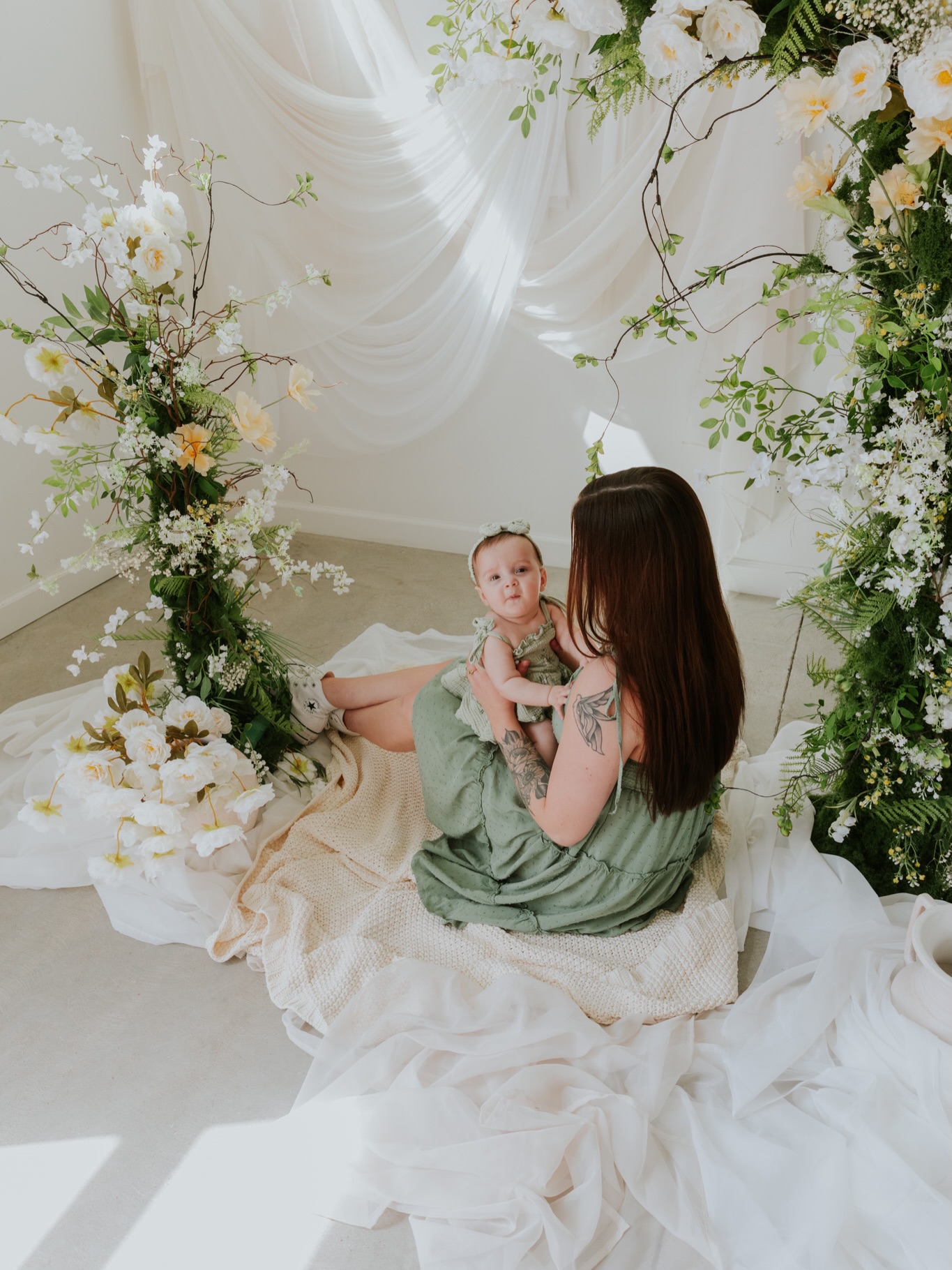 The photos their little one will look back on forever someday ✨
TinnelPhotography.com
#OhioPhotographer #familyphotography #mothersdayphotoshoot #mommyandme #ohiofamilyphotographer